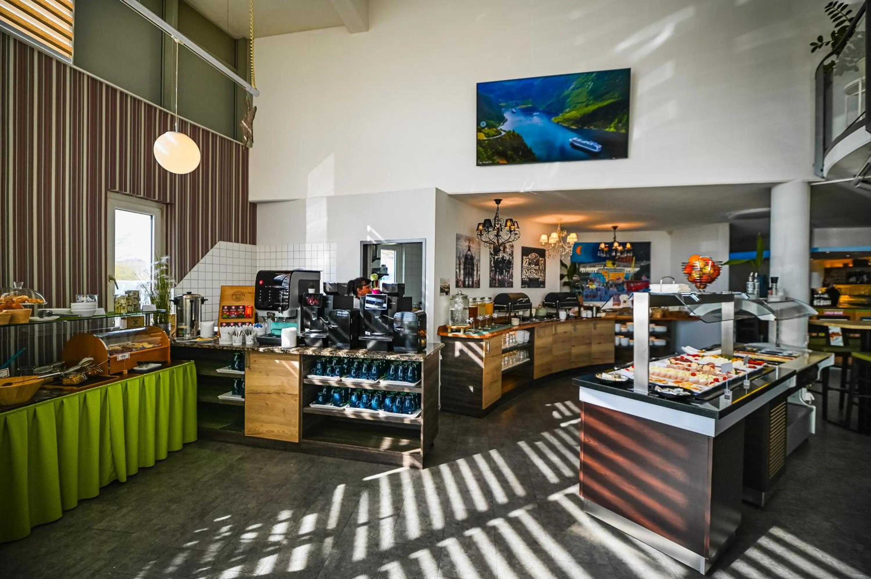 Breakfast in LifeHotel Vienna Airport