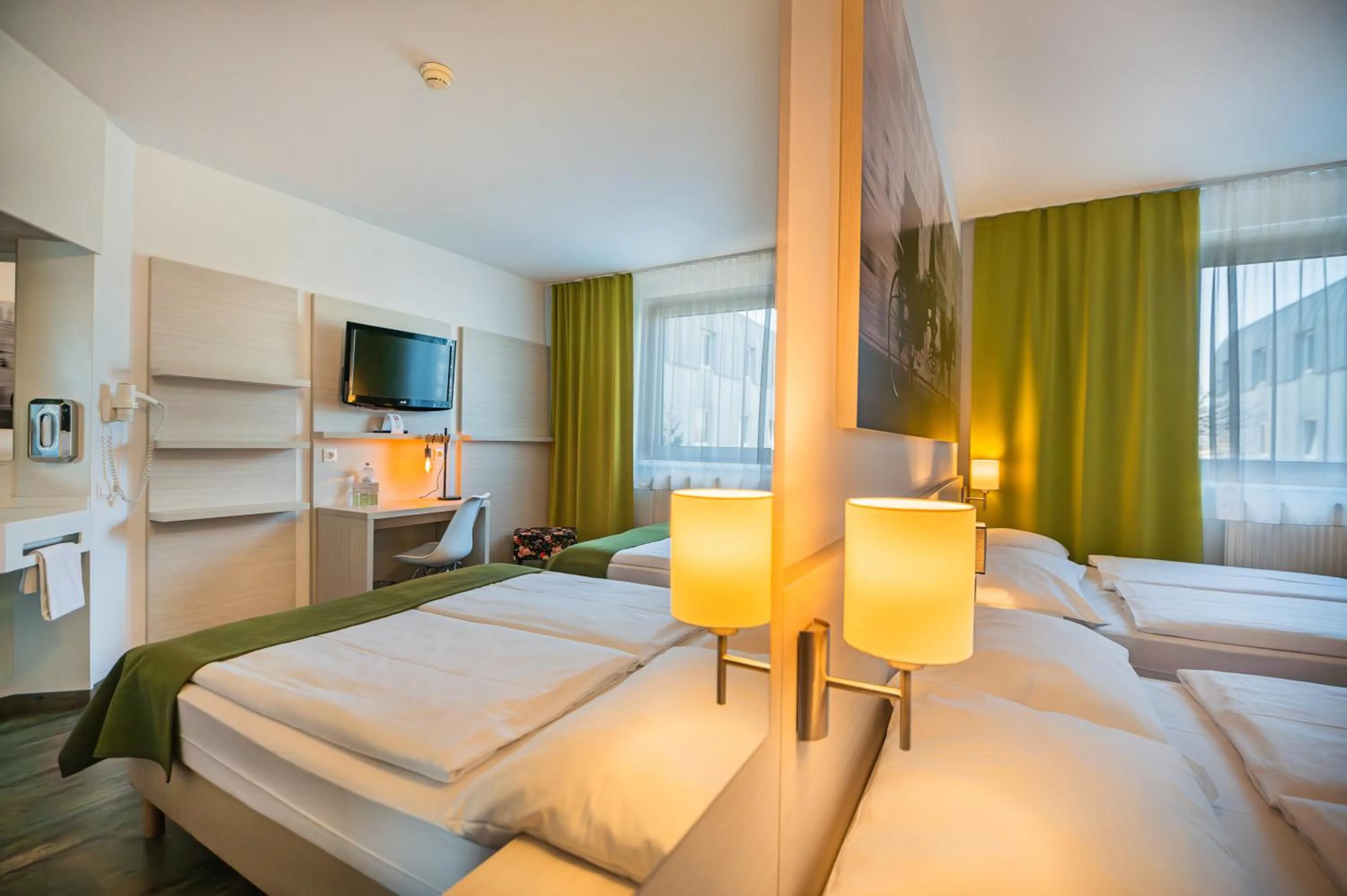 Photo of the whole room, Bed in LifeHotel Vienna Airport