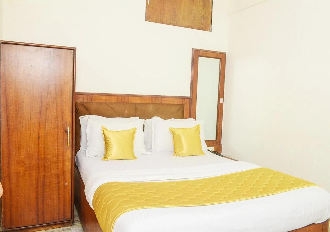 Bed in Hotel Subhash- Andheri