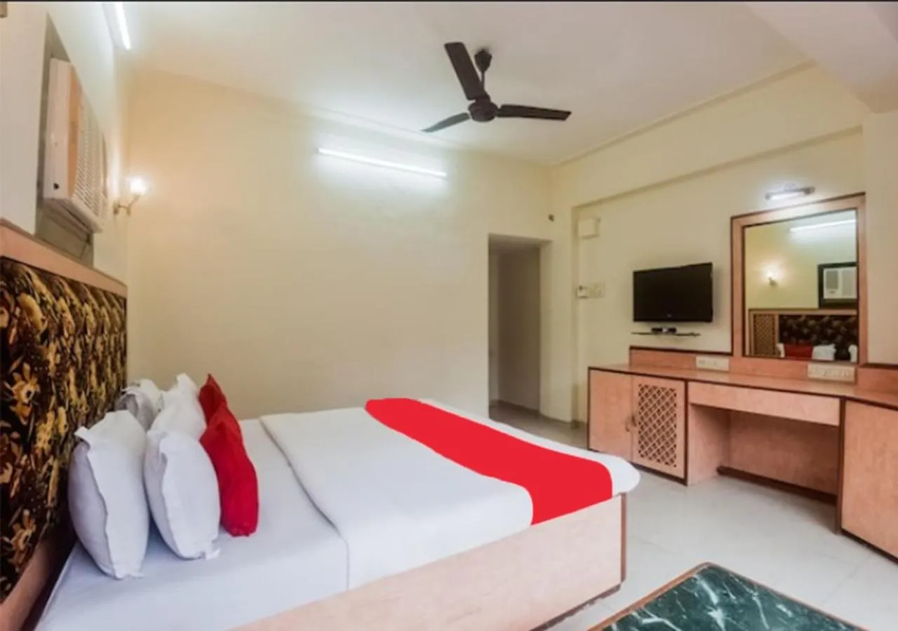 Bed in Hotel Subhash- Andheri