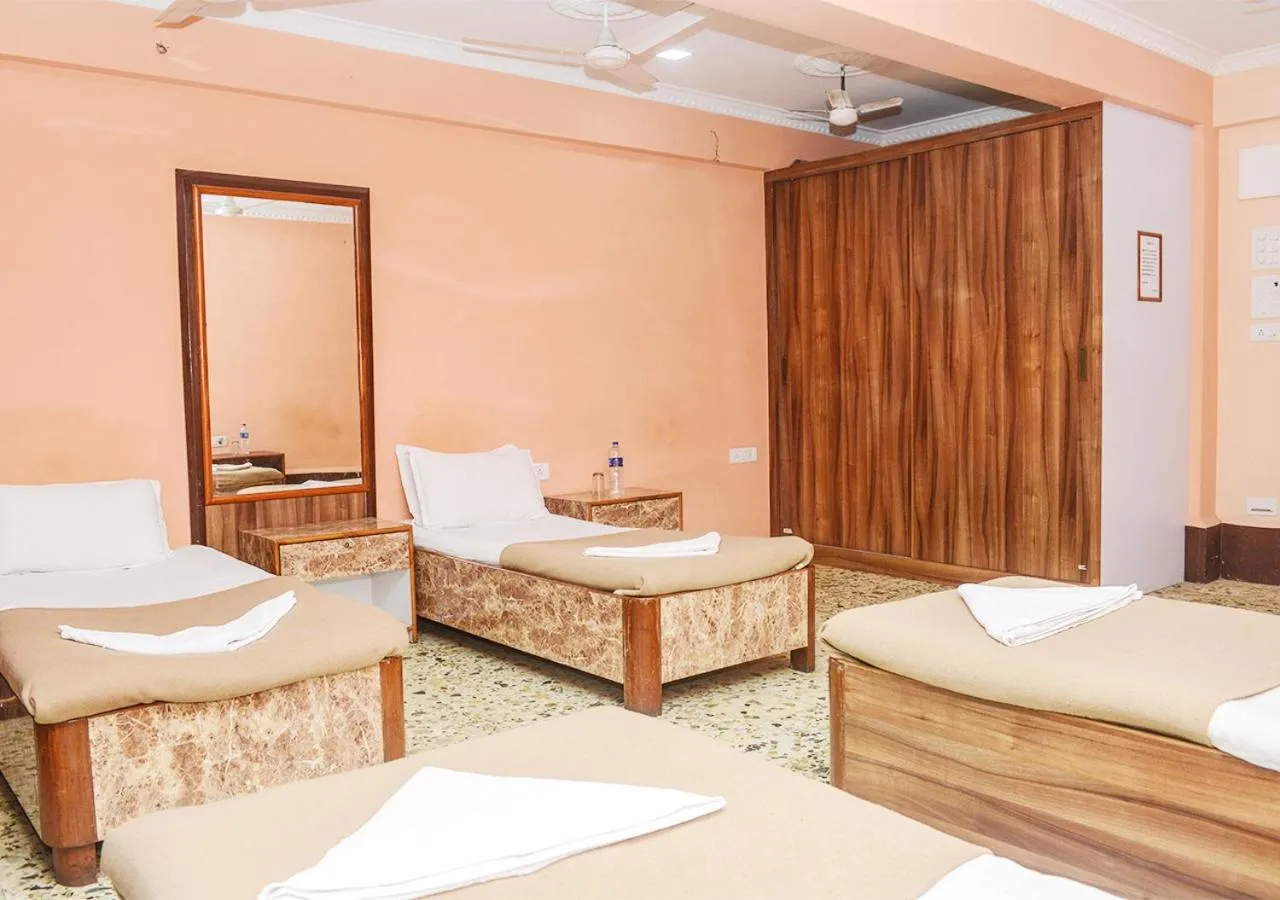 Bed in Hotel Subhash- Andheri