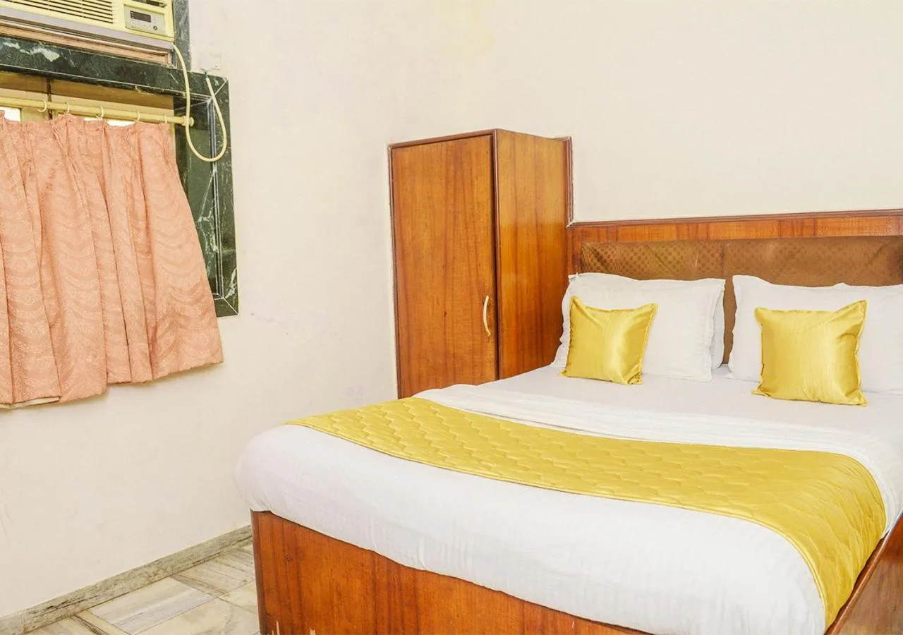 Bed in Hotel Subhash- Andheri