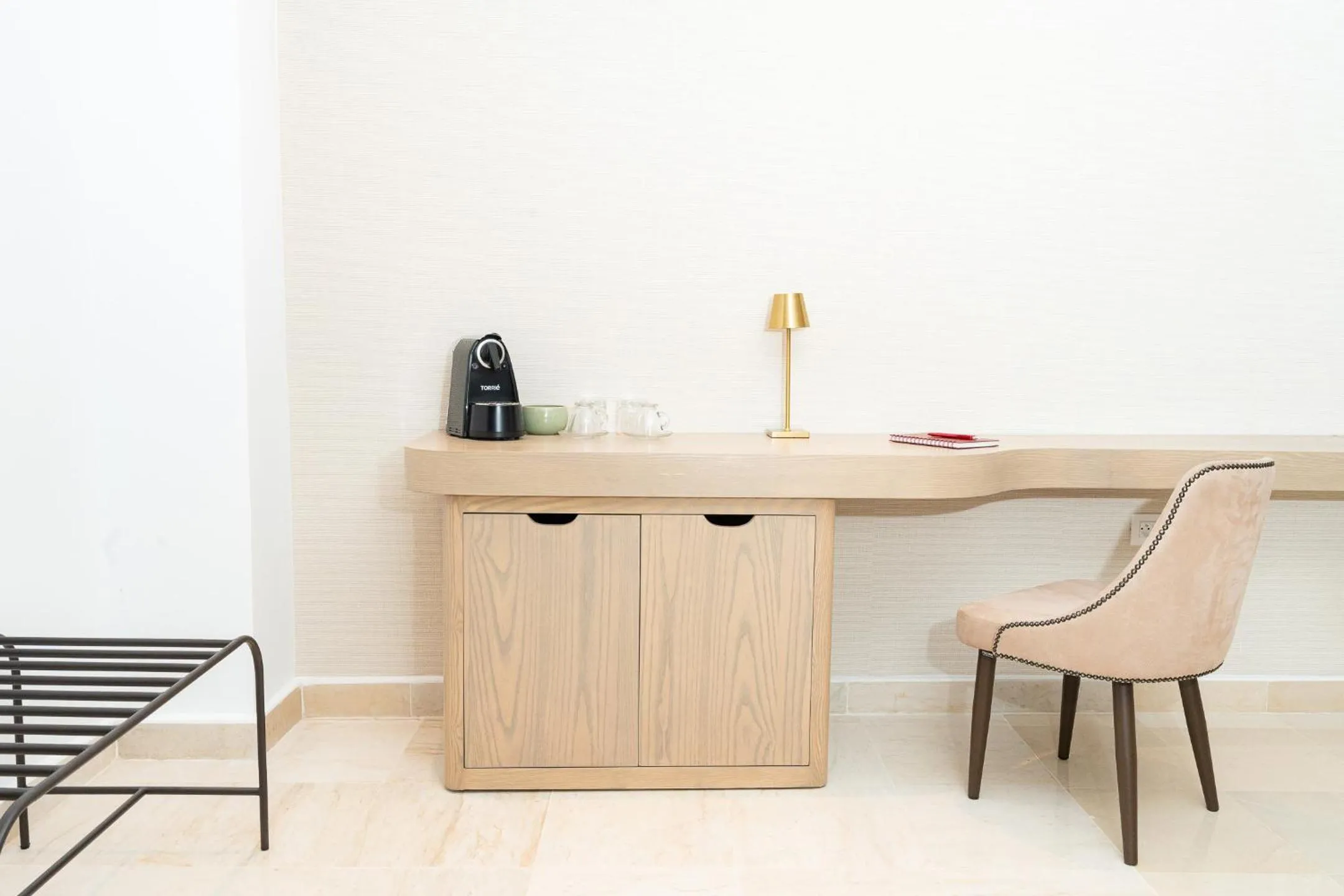 Coffee/tea facilities in hôtel LE PACHA