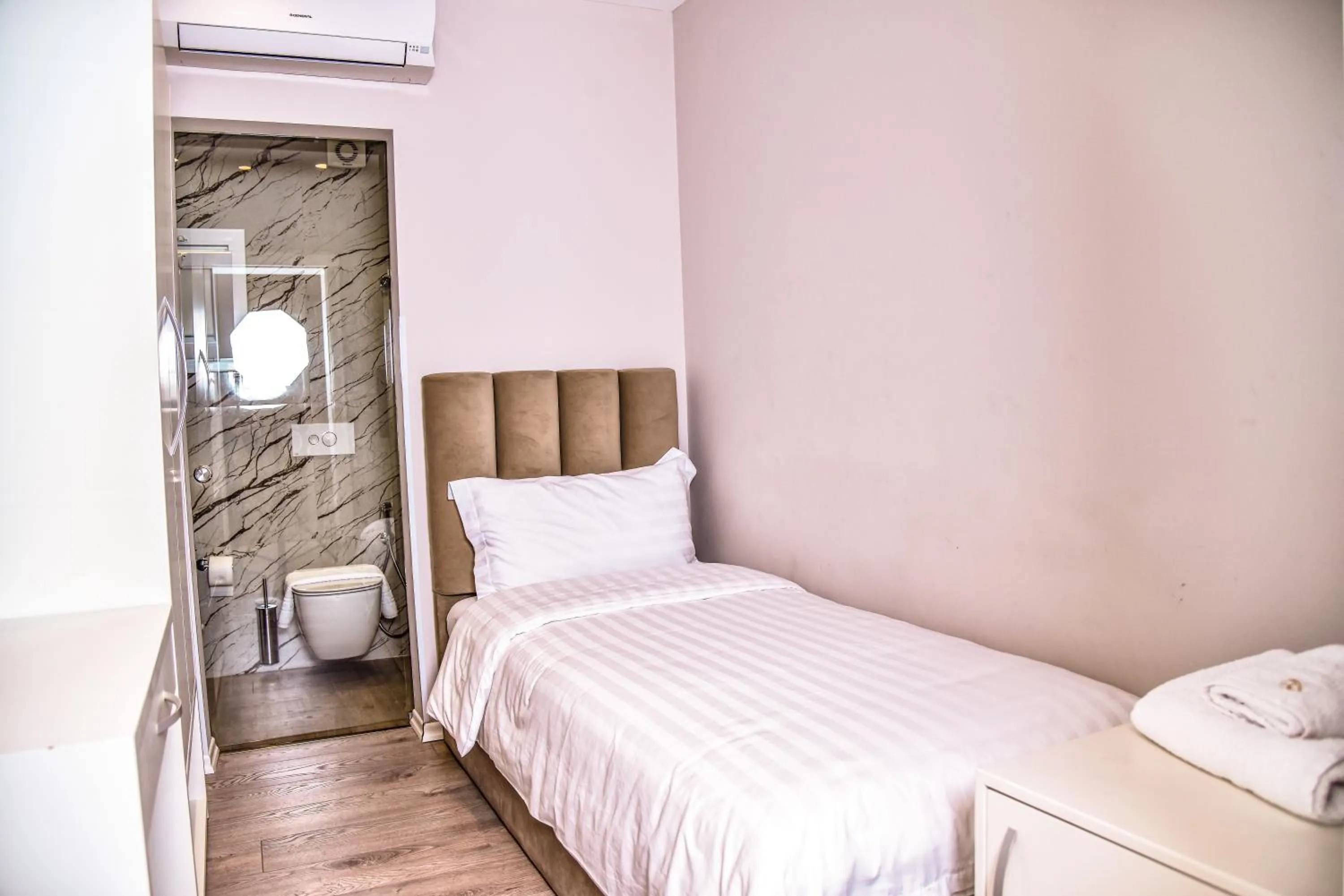 Photo of the whole room in Broadway Boutique Hotel