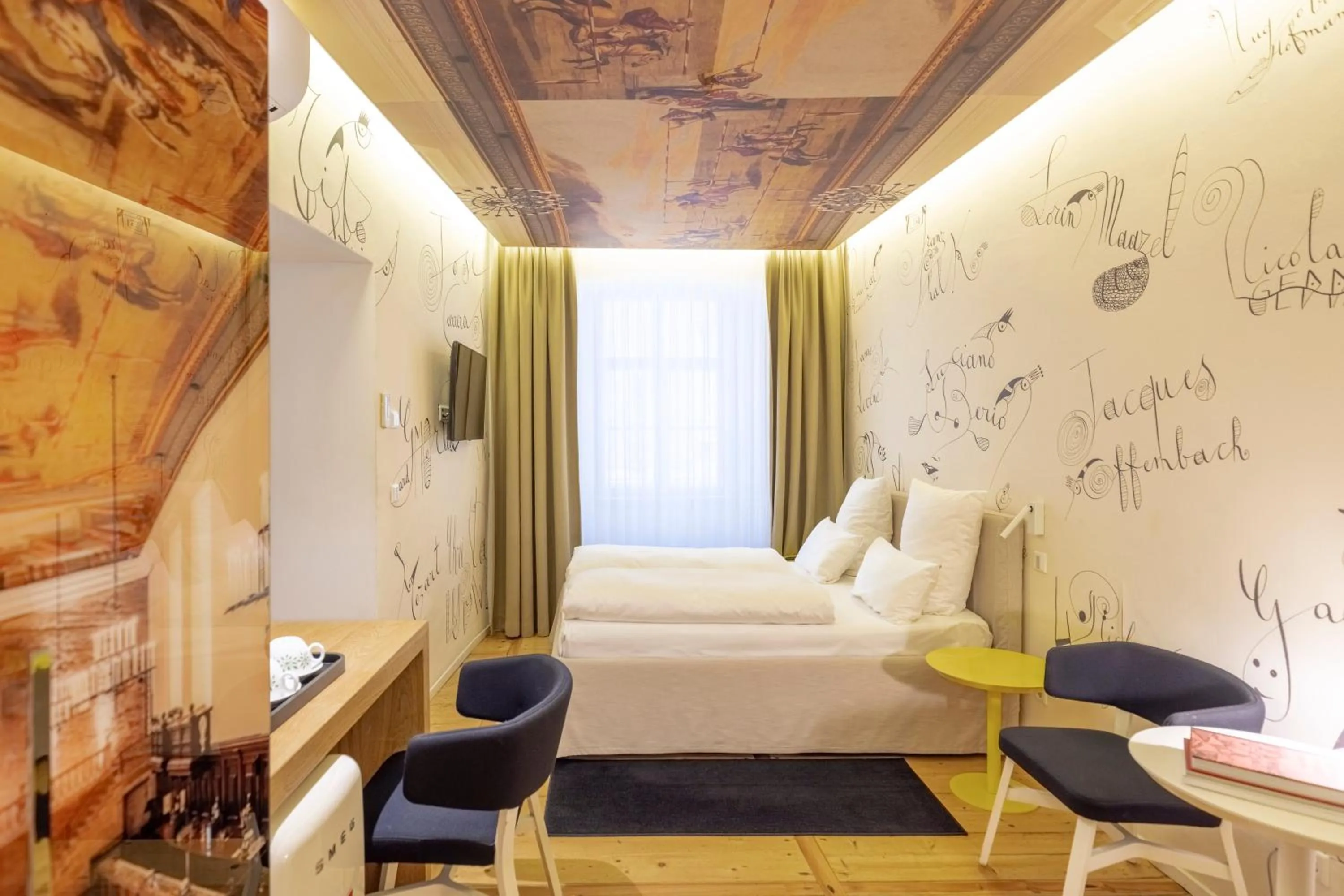 Bed in Small Luxury Hotel Goldgasse