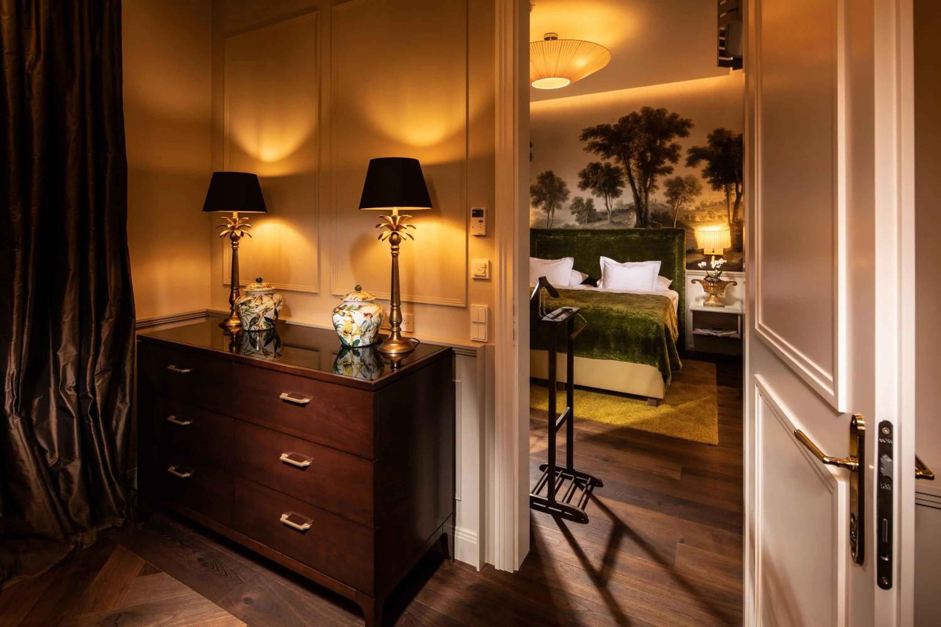 Photo of the whole room, Bed in Hotel Bristol Salzburg