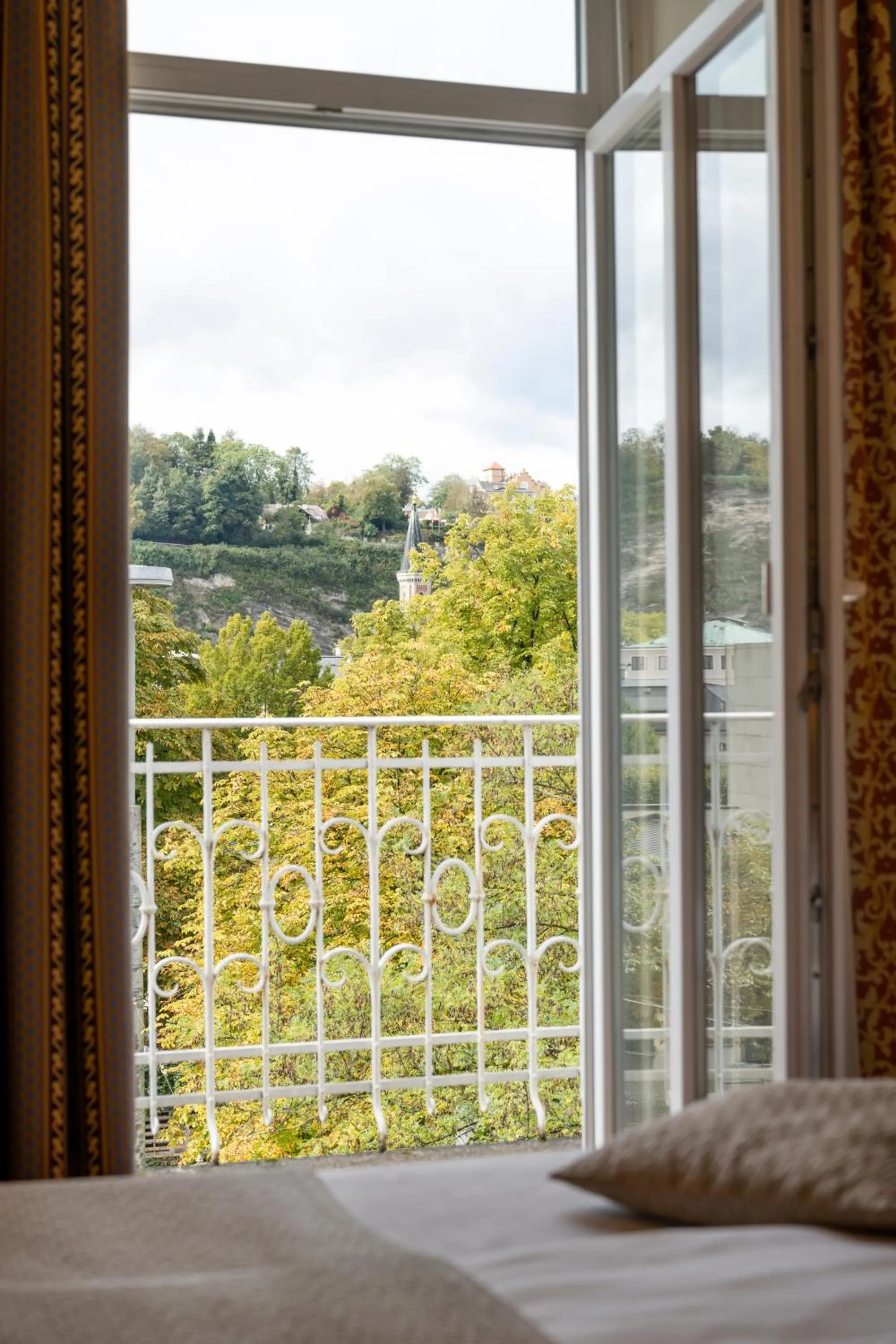 View (from property/room), Bed in Hotel am Mirabellplatz