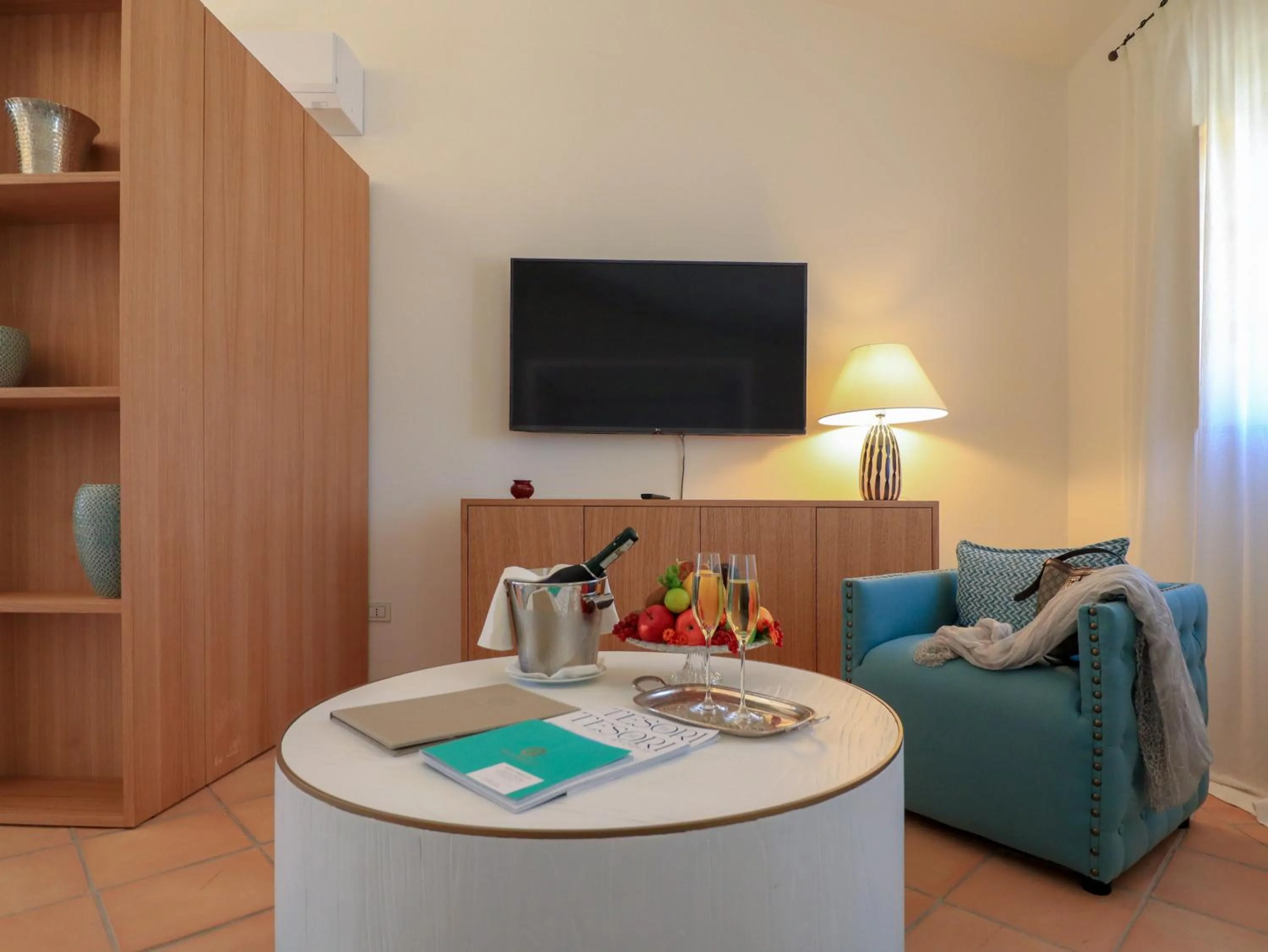 Communal lounge/ TV room in Hotel Borgo Smeraldo