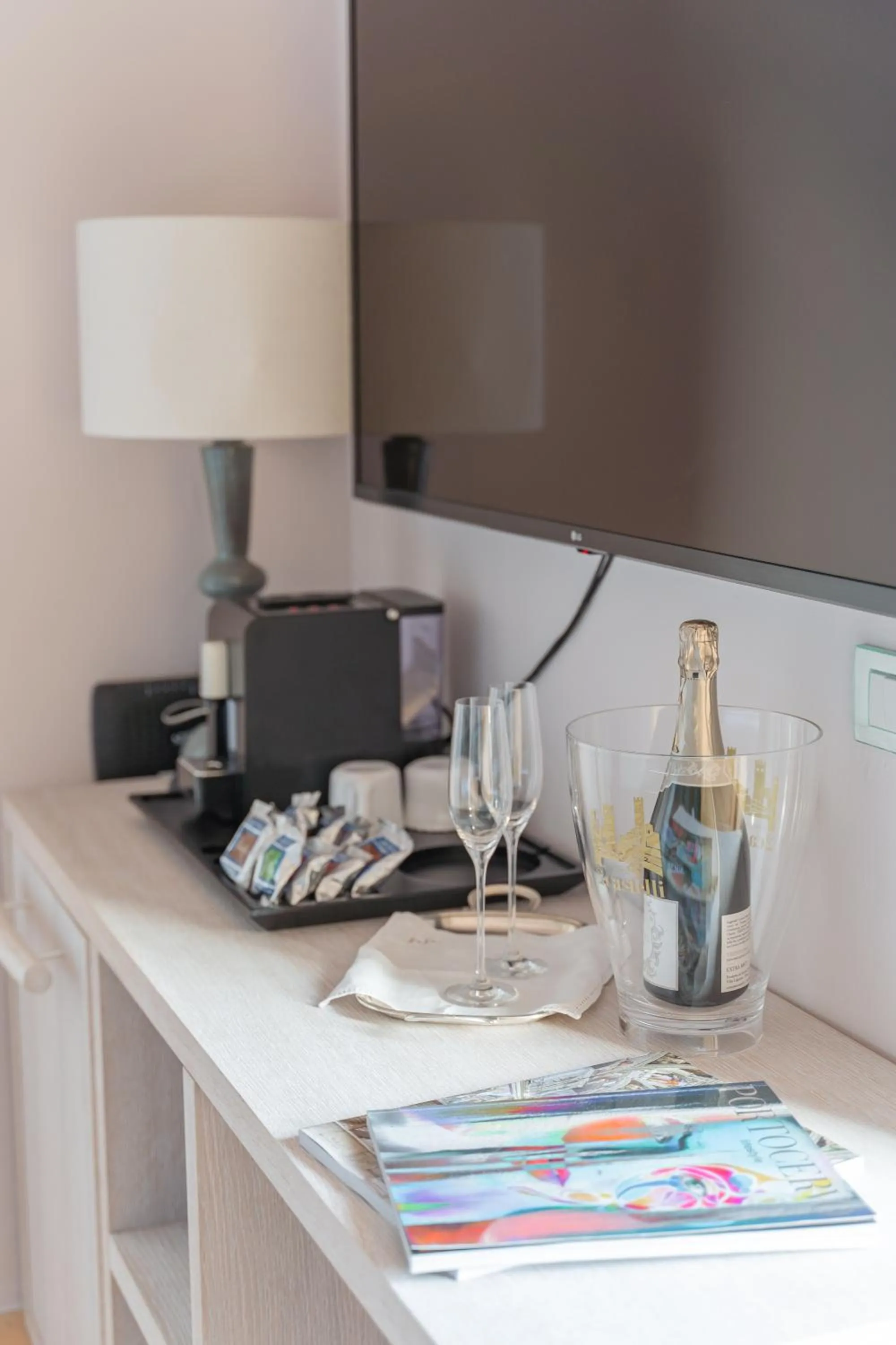 TV and multimedia in Hotel Borgo Smeraldo