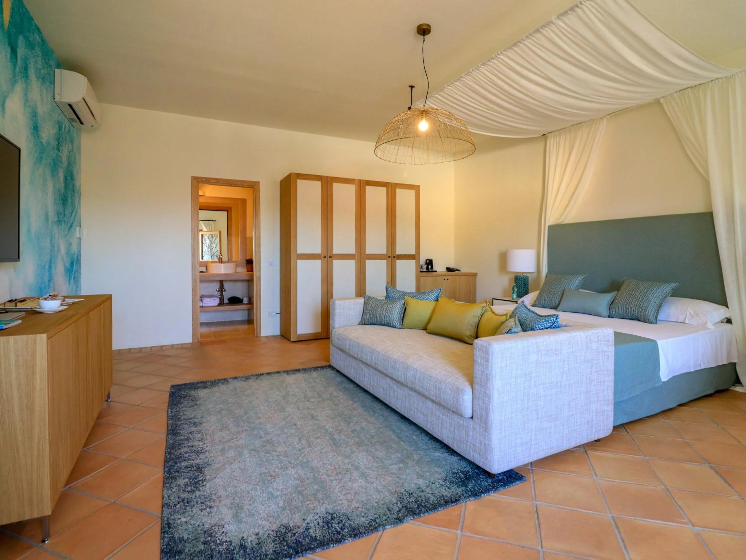 Seating area, Bed in Hotel Borgo Smeraldo