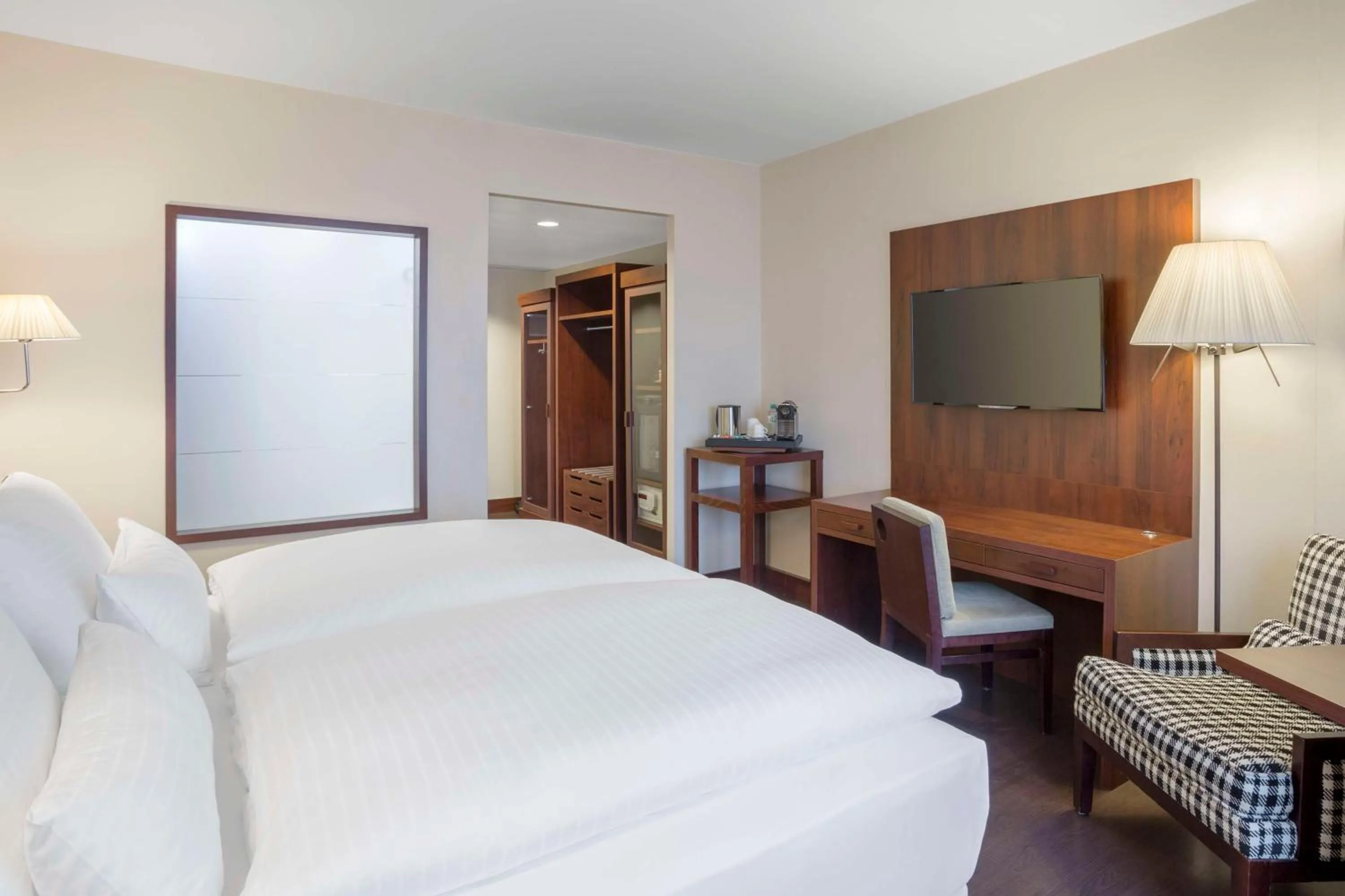 Bedroom, Bed in NH Vienna Airport Conference Center