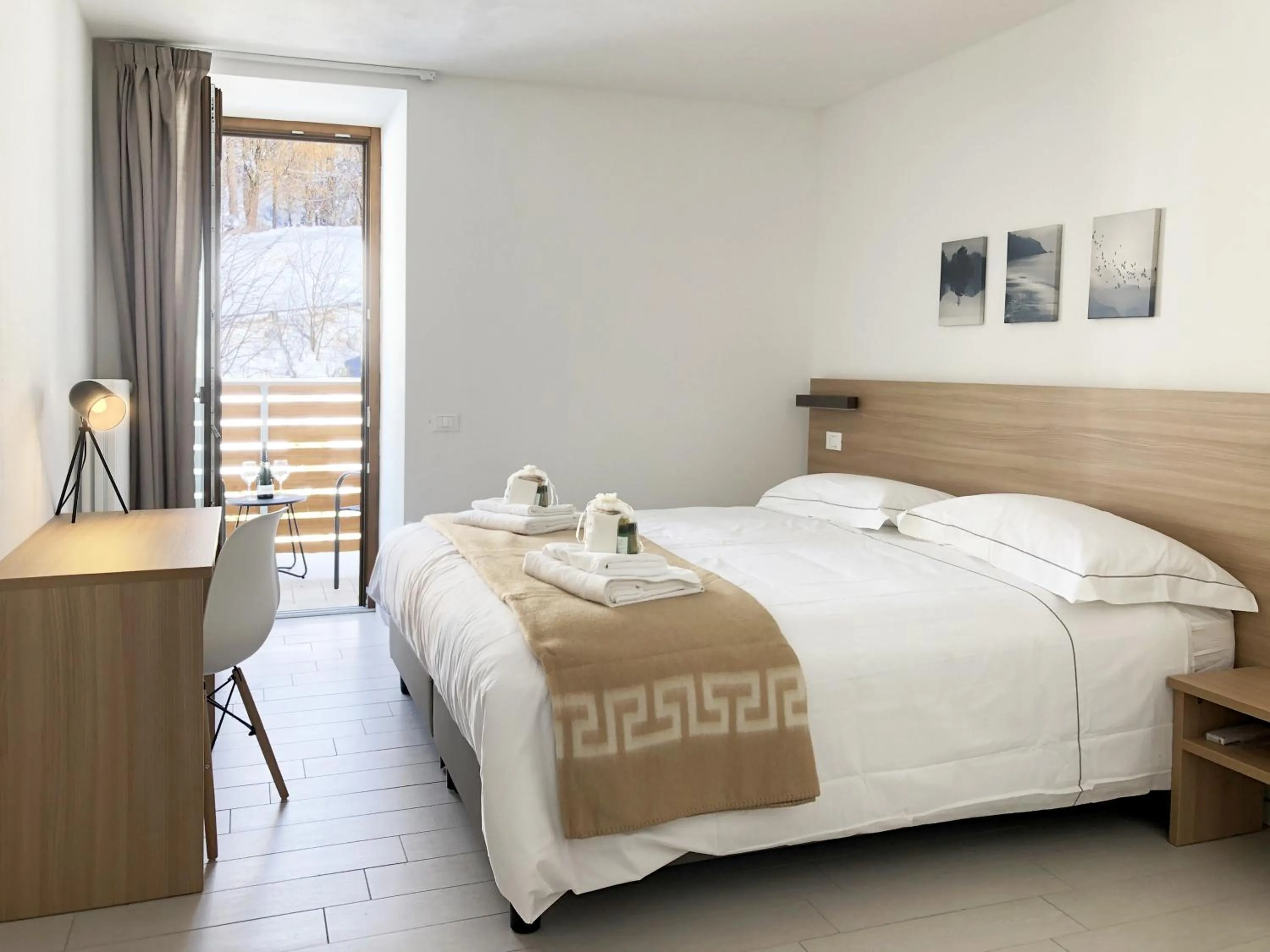 Bed in Residence Aurora