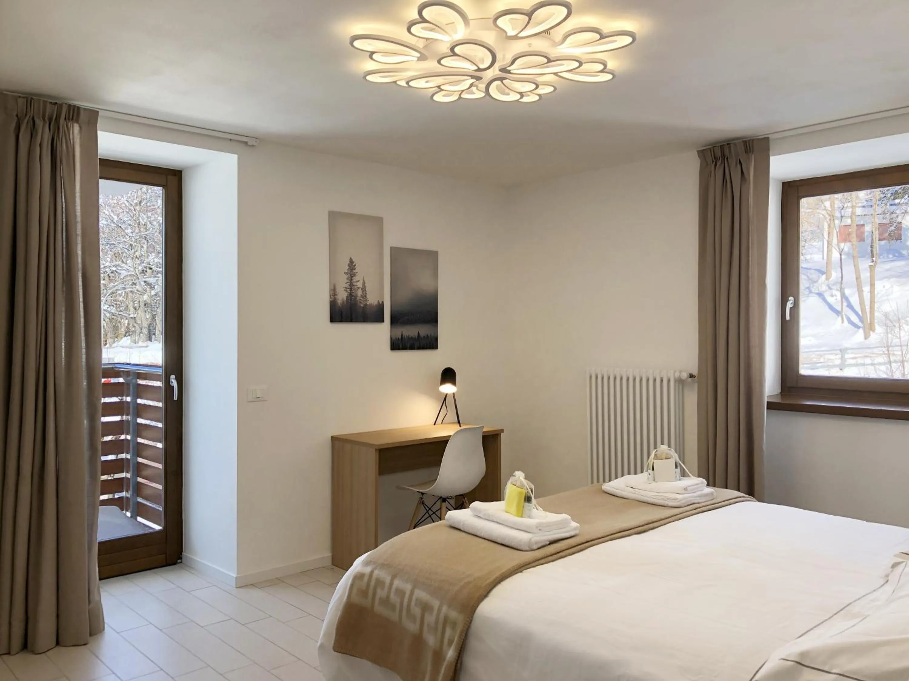 View (from property/room), Bed in Residence Aurora