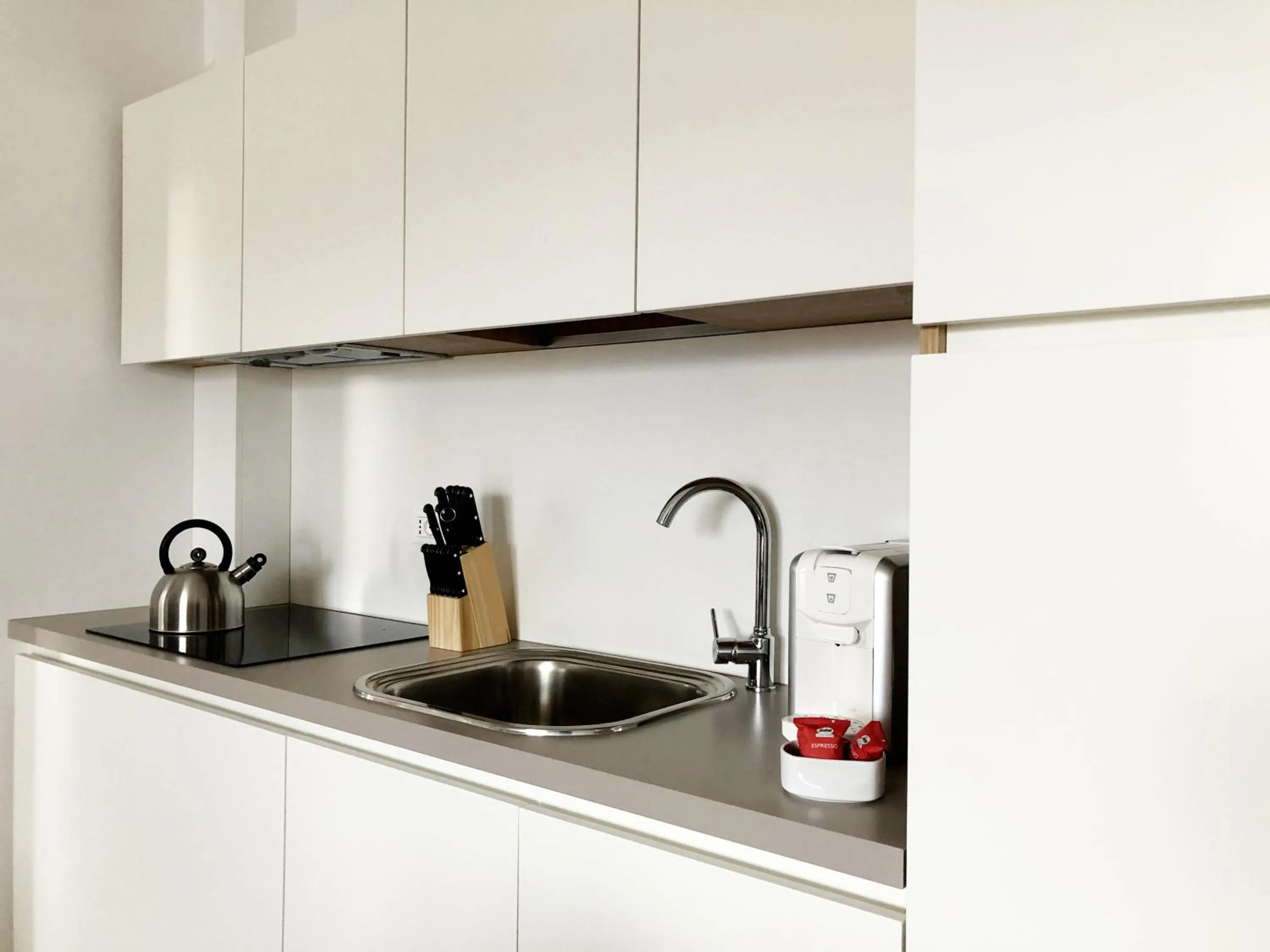 Coffee/tea facilities in Residence Aurora