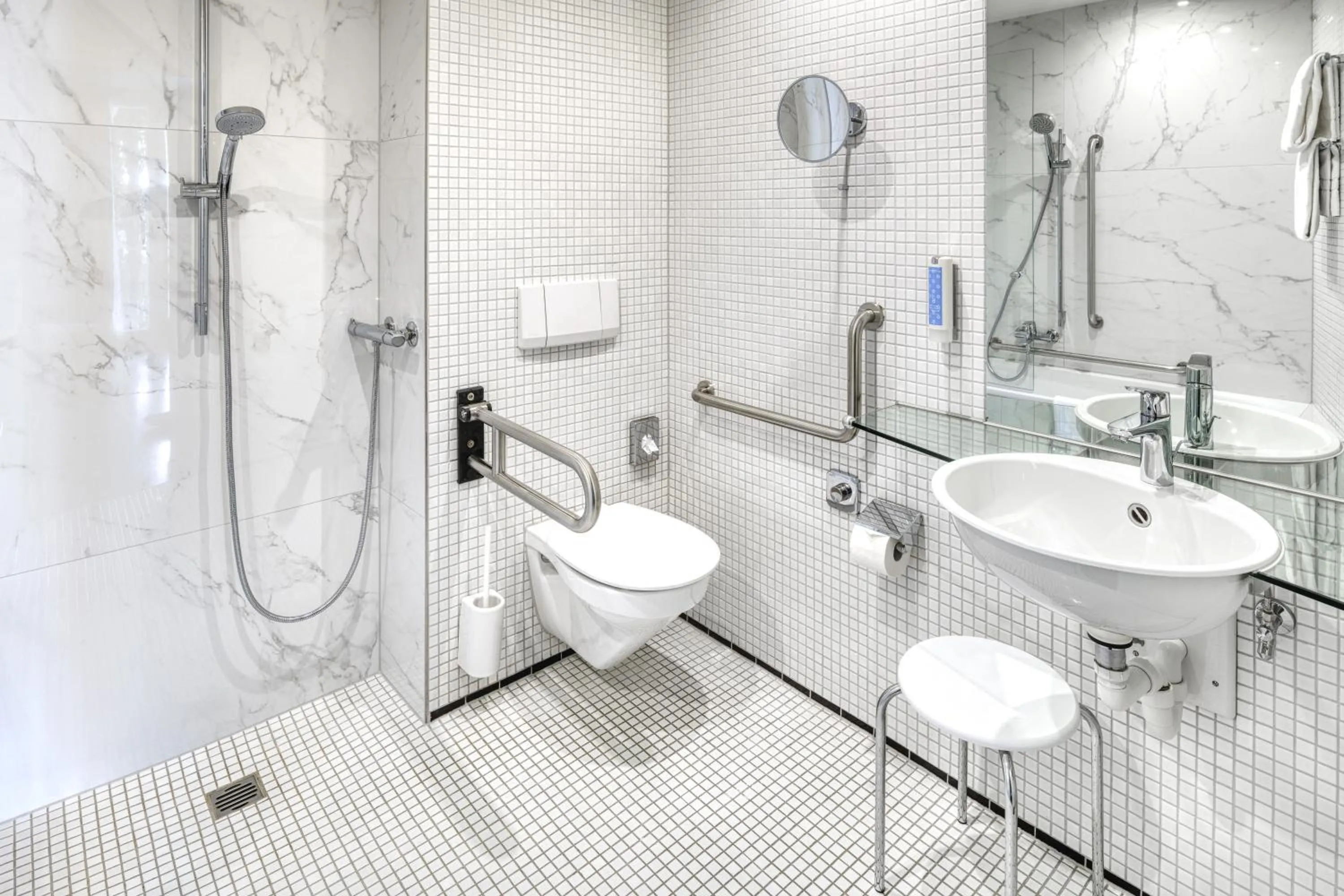 Bathroom in Vienna House by Wyndham Martinspark Dornbirn