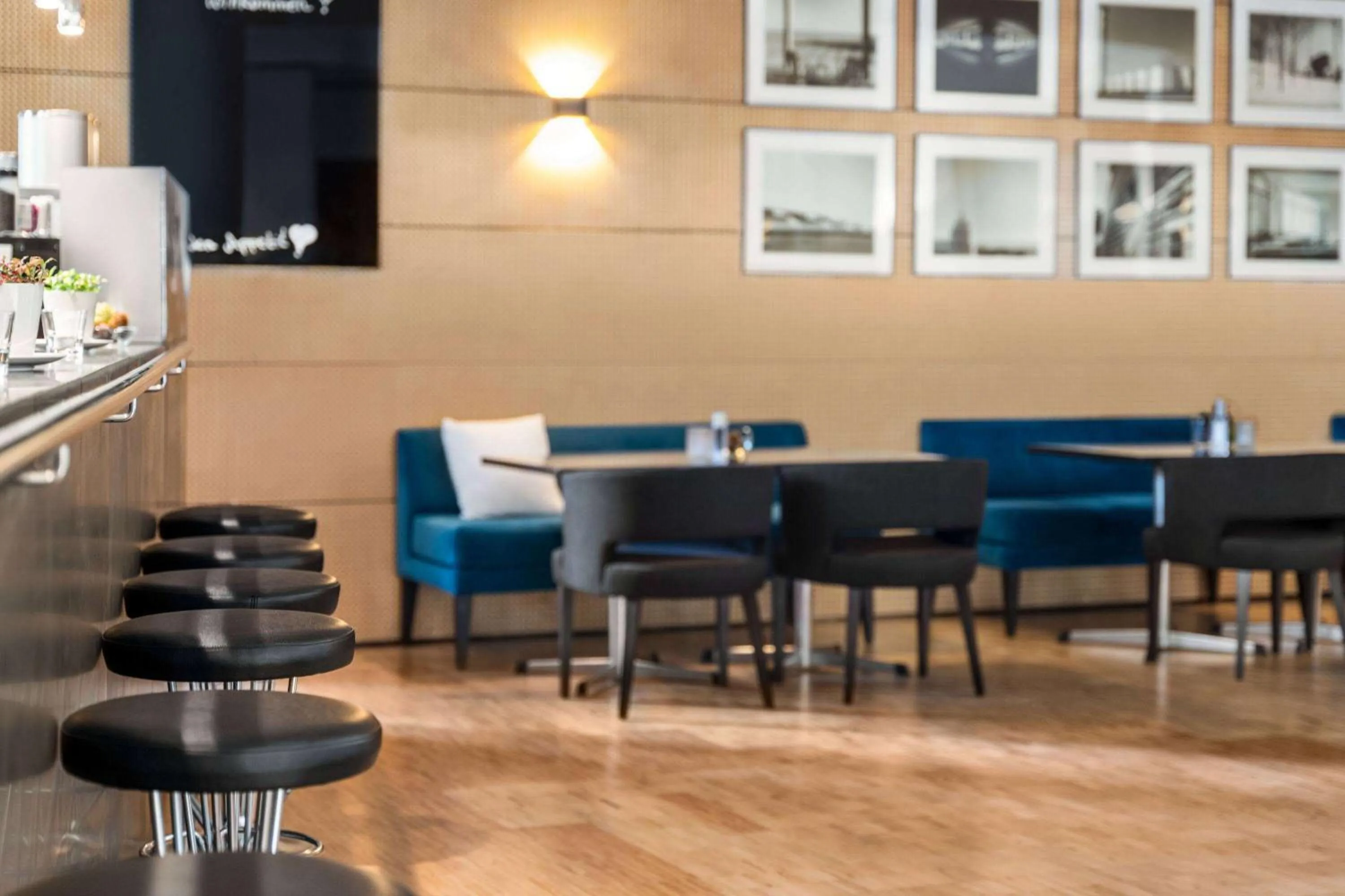 Lounge or bar in Vienna House by Wyndham Martinspark Dornbirn