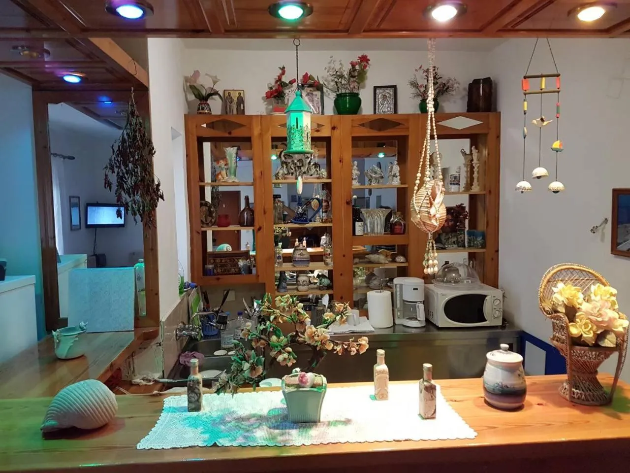 Communal lounge/ TV room in Drosia Hotel