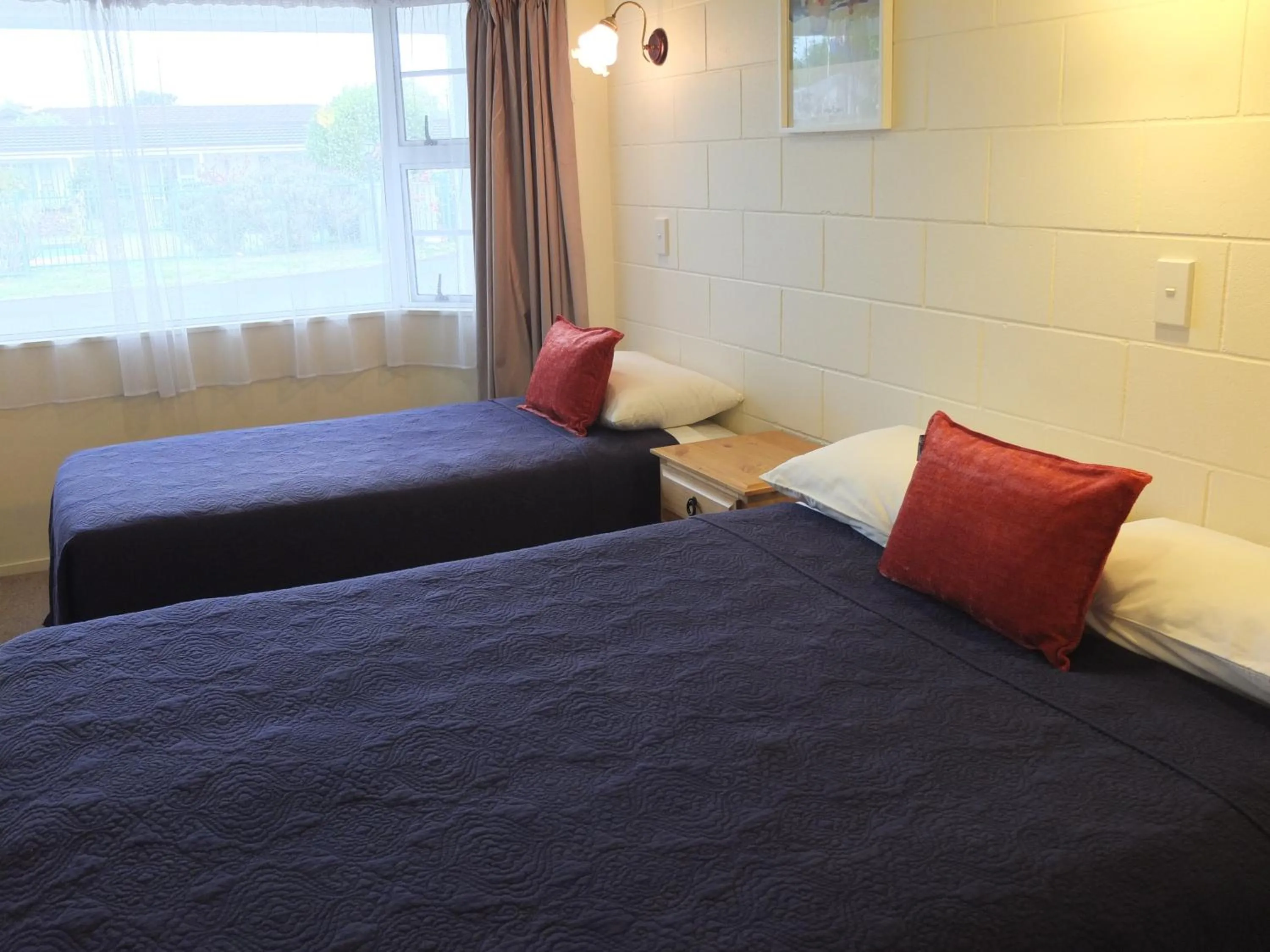 Bed in Colonial Court Motel