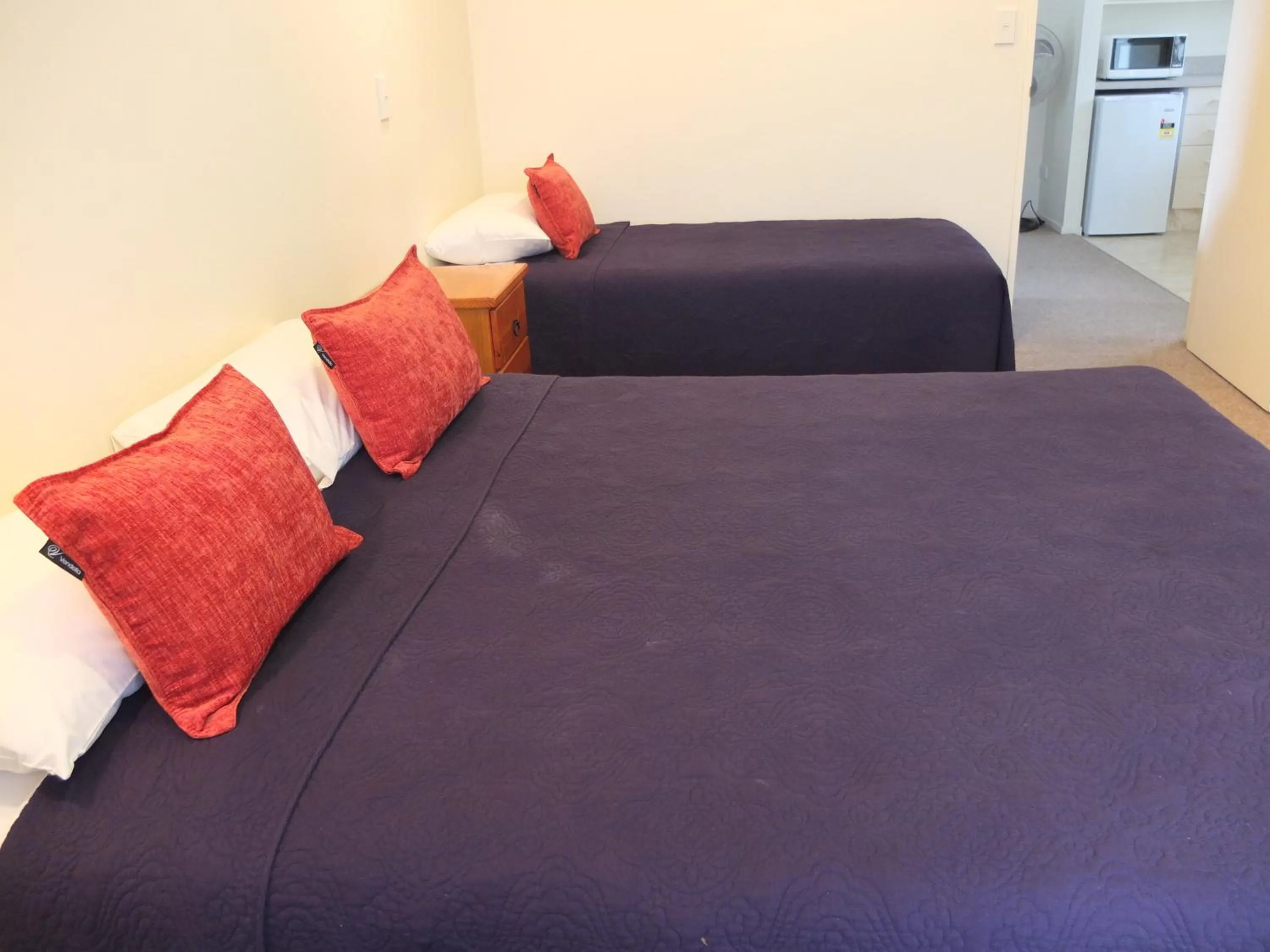 Bed in Colonial Court Motel