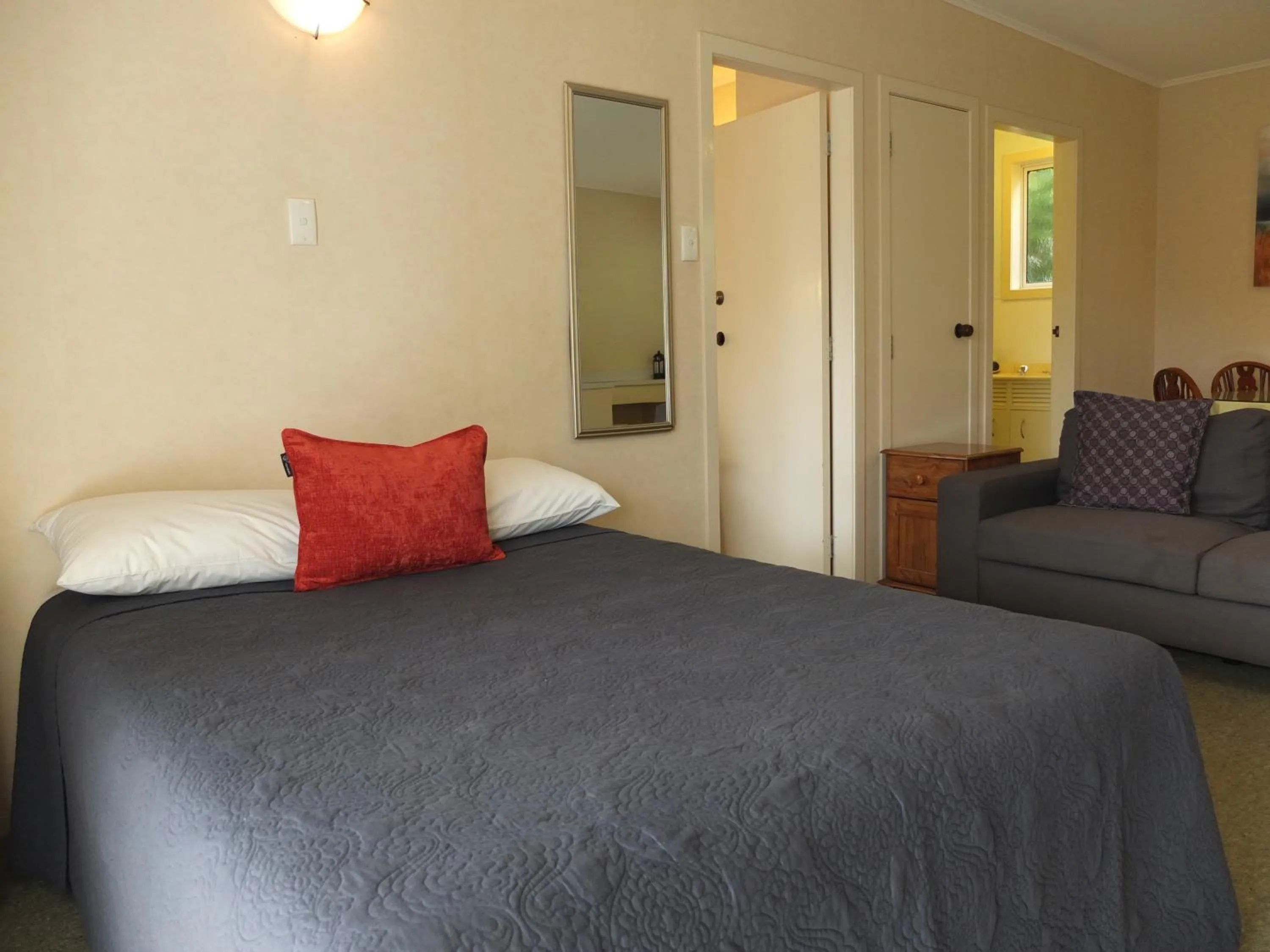 Bed in Colonial Court Motel