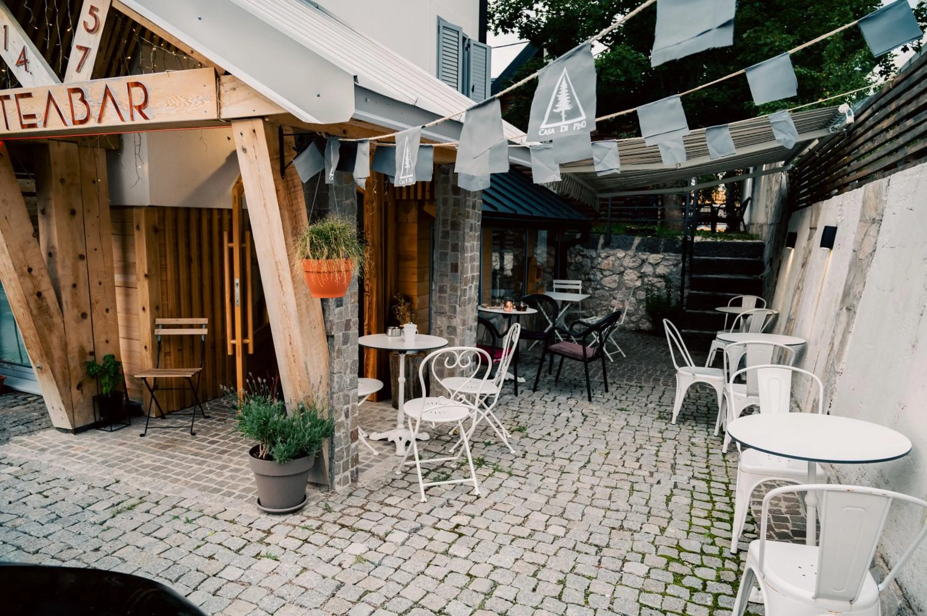 Lounge or bar in Casa di Pino EcoLodge Hotel