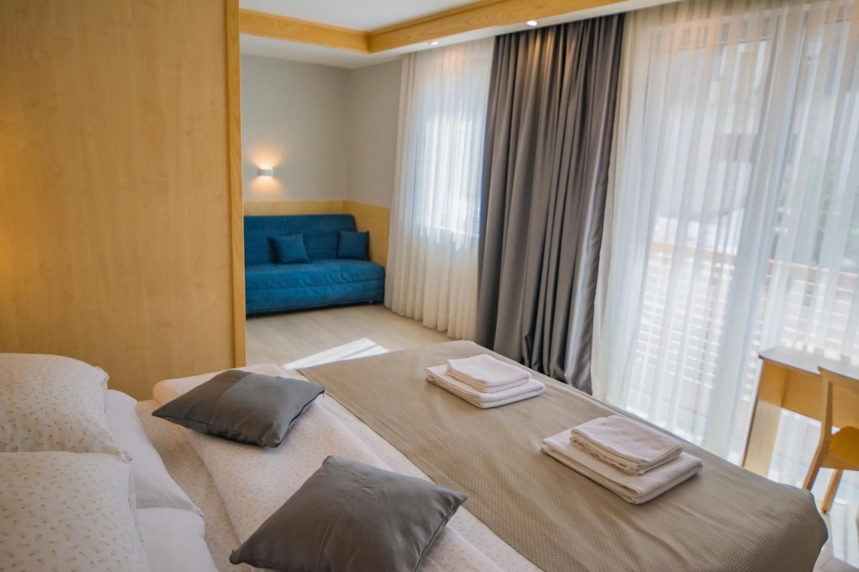 Seating area, Bed in Casa di Pino EcoLodge Hotel