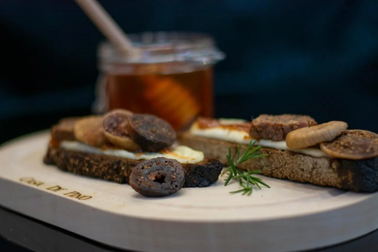 Restaurant/places to eat in Casa di Pino EcoLodge Hotel