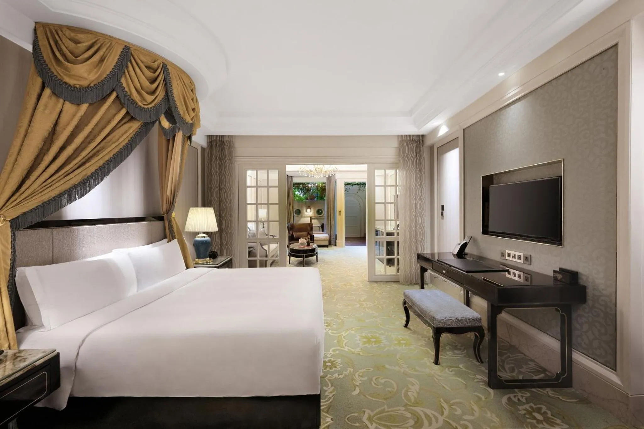 Photo of the whole room, Bed in InterContinental Chengdu Global Center by IHG