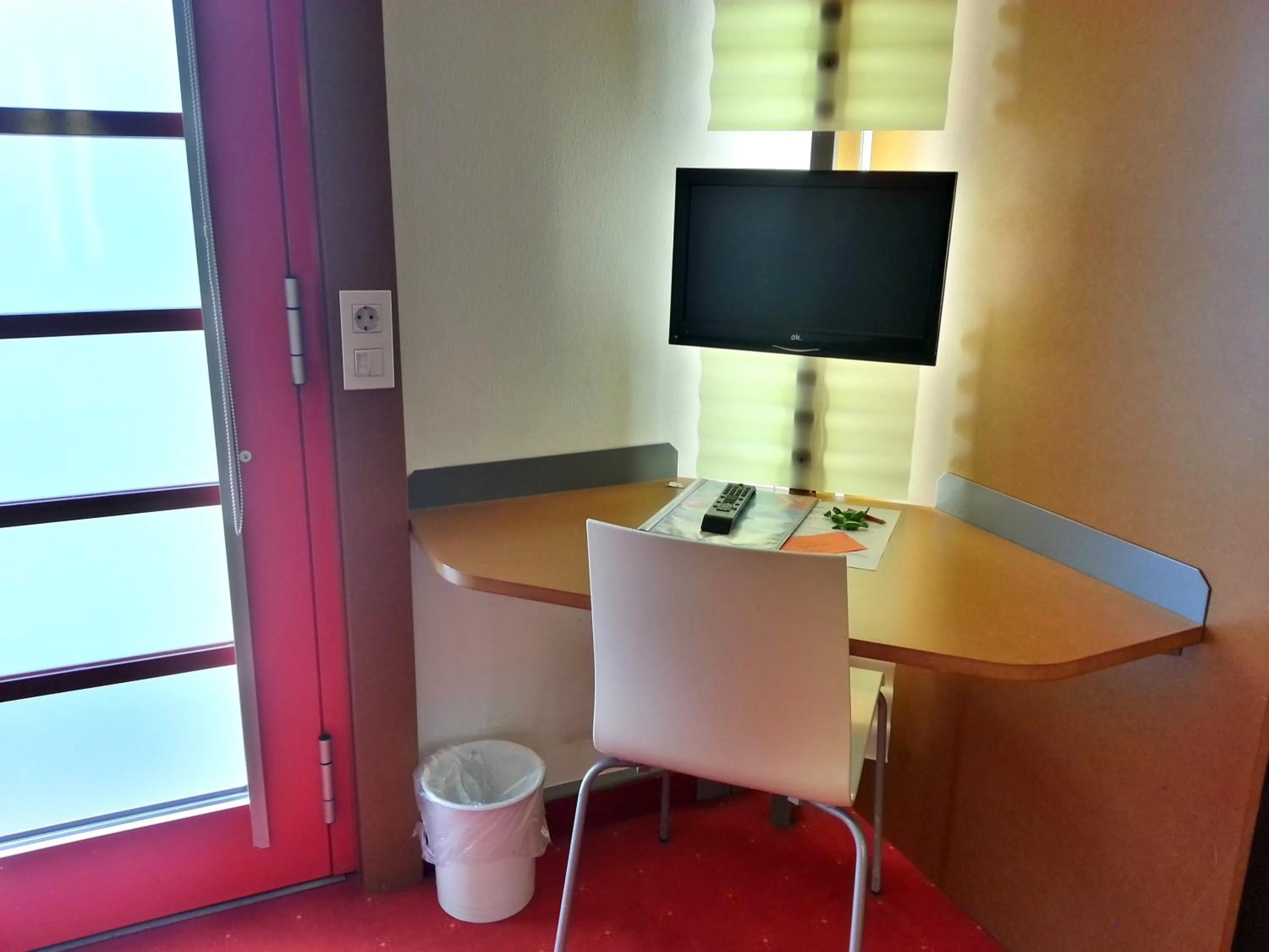 Day in Orange Wings Krems