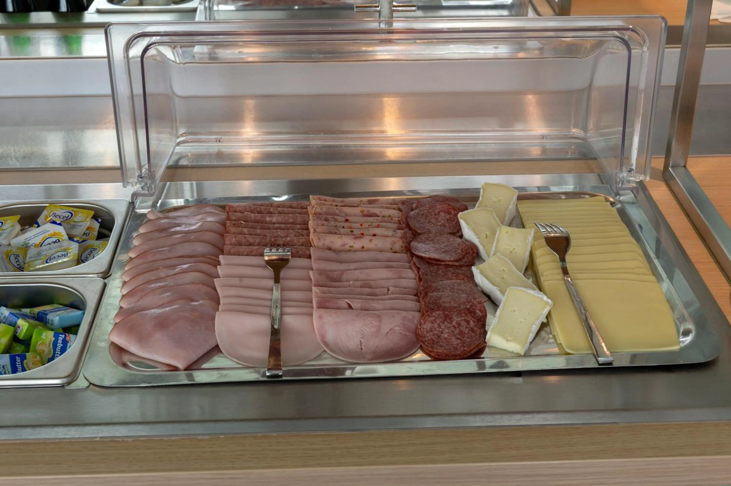 Buffet breakfast in Orange Wings Krems