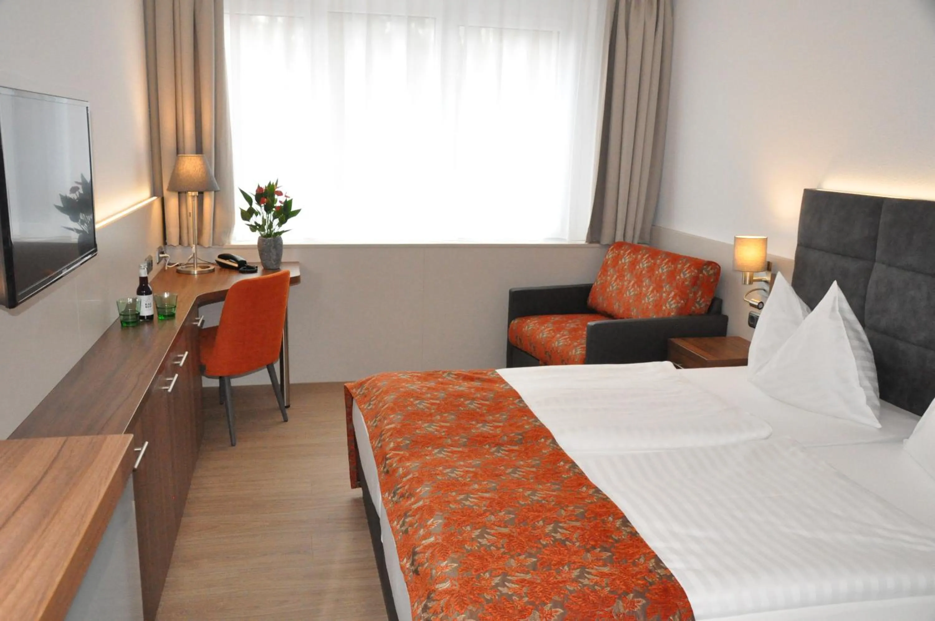 Bedroom, Bed in Stadtoase Kolping Hotel