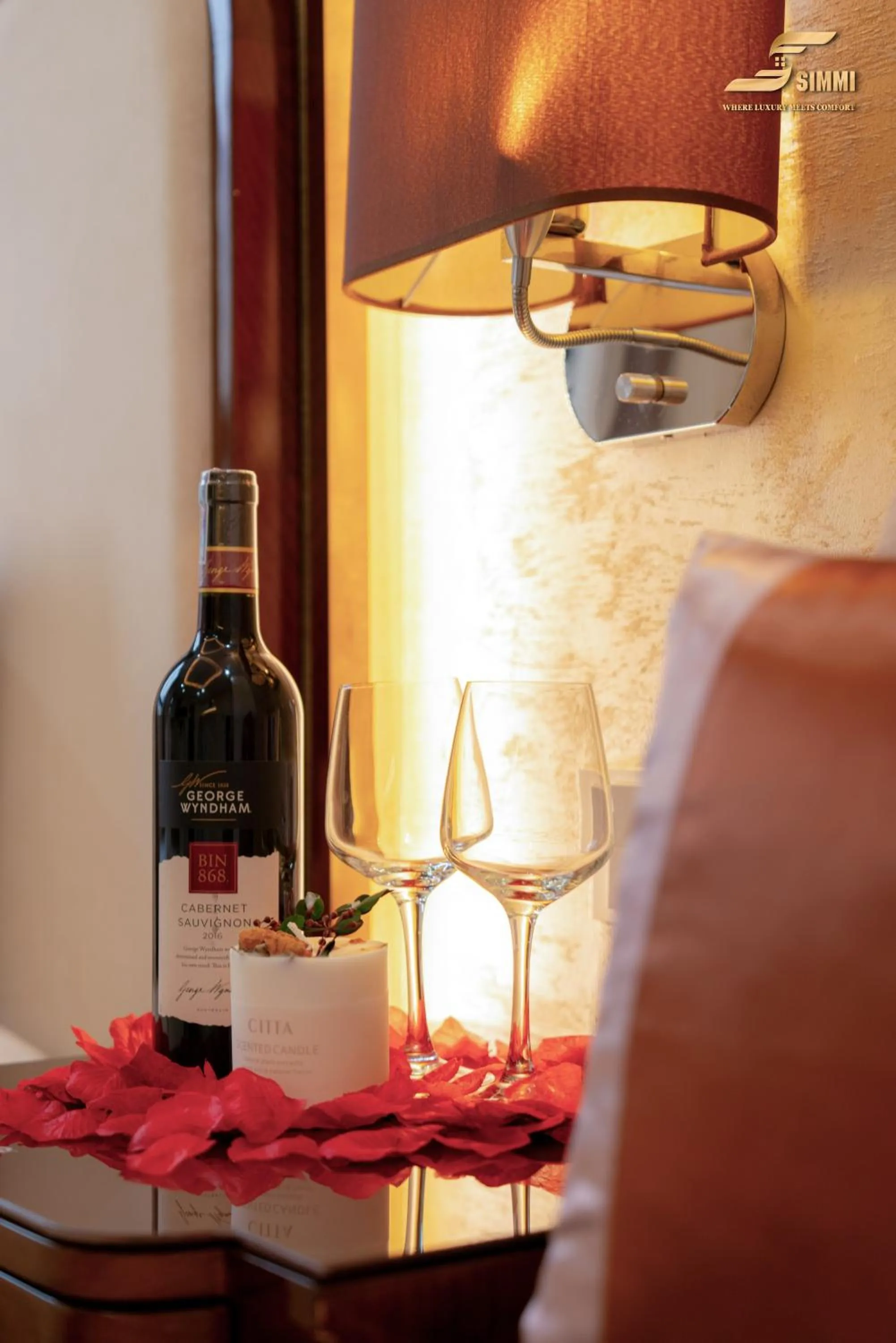 Decorative detail, Bed in Simmi 6 Hotel & Apartment