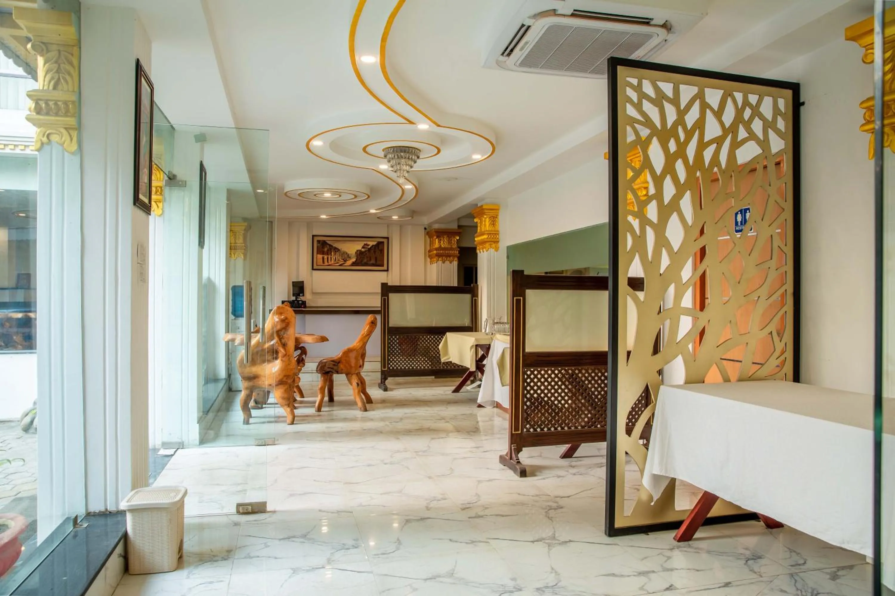 Restaurant/places to eat in Durbar Hotel & Residence