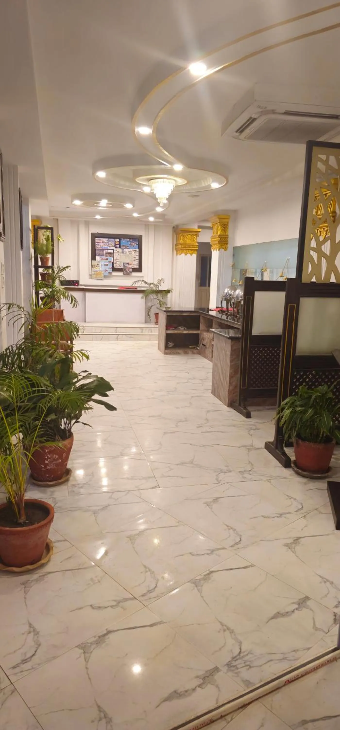 Restaurant/places to eat in Durbar Hotel & Residence