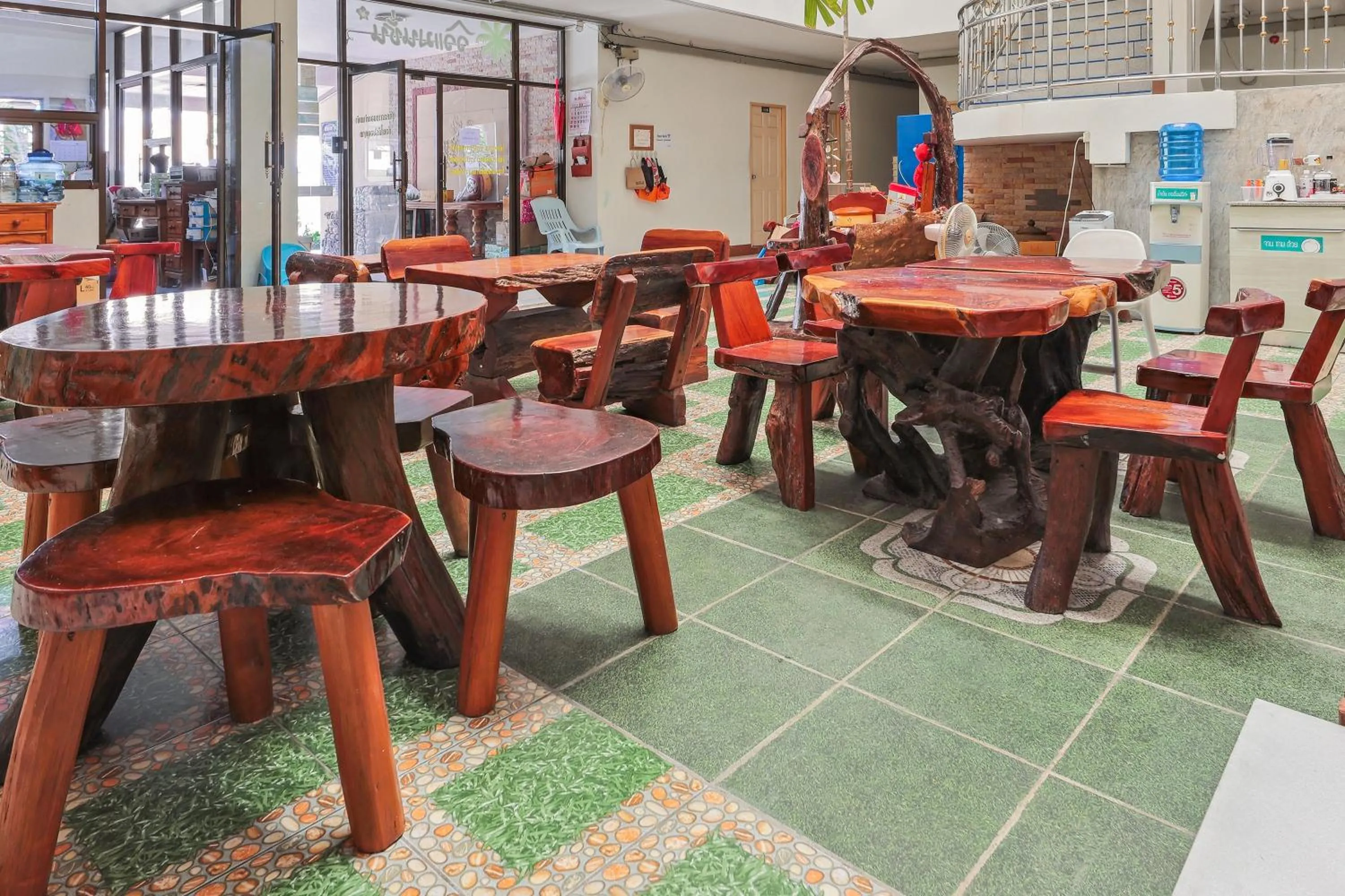 Restaurant/places to eat in View Mansion