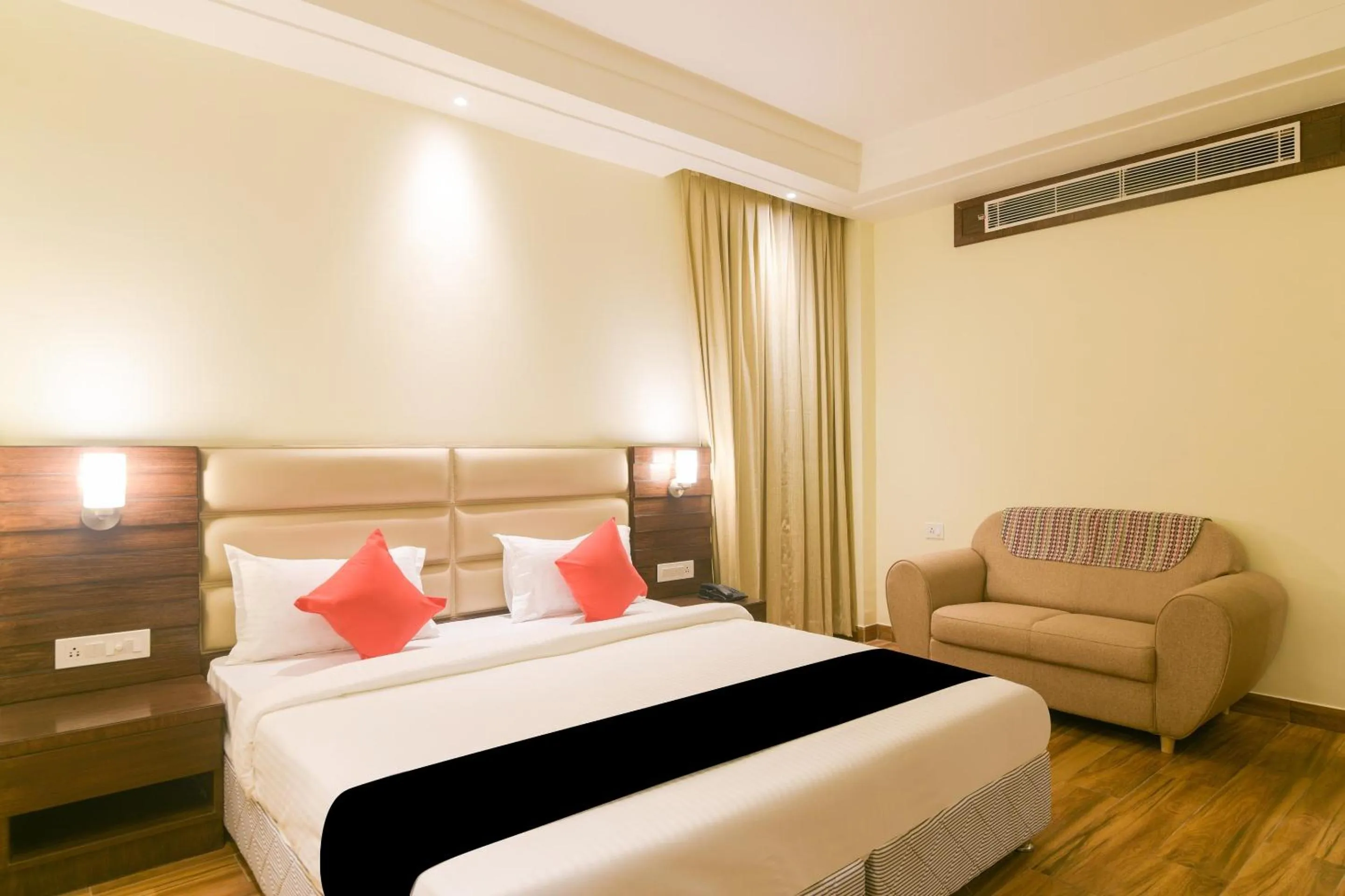 Bedroom, Bed in OYO 77736 Hotel Starlight