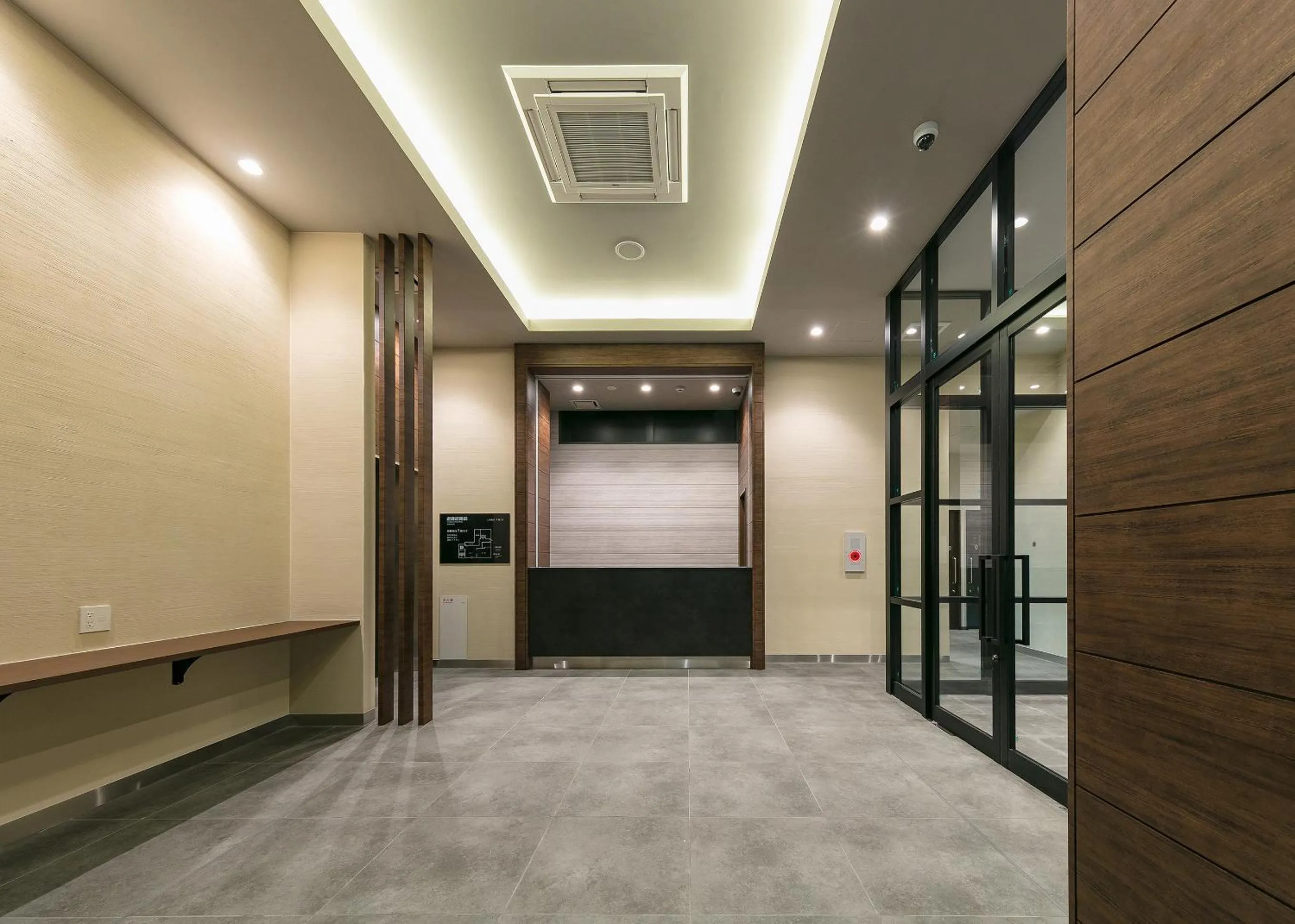 Lobby or reception in レミントンホテル