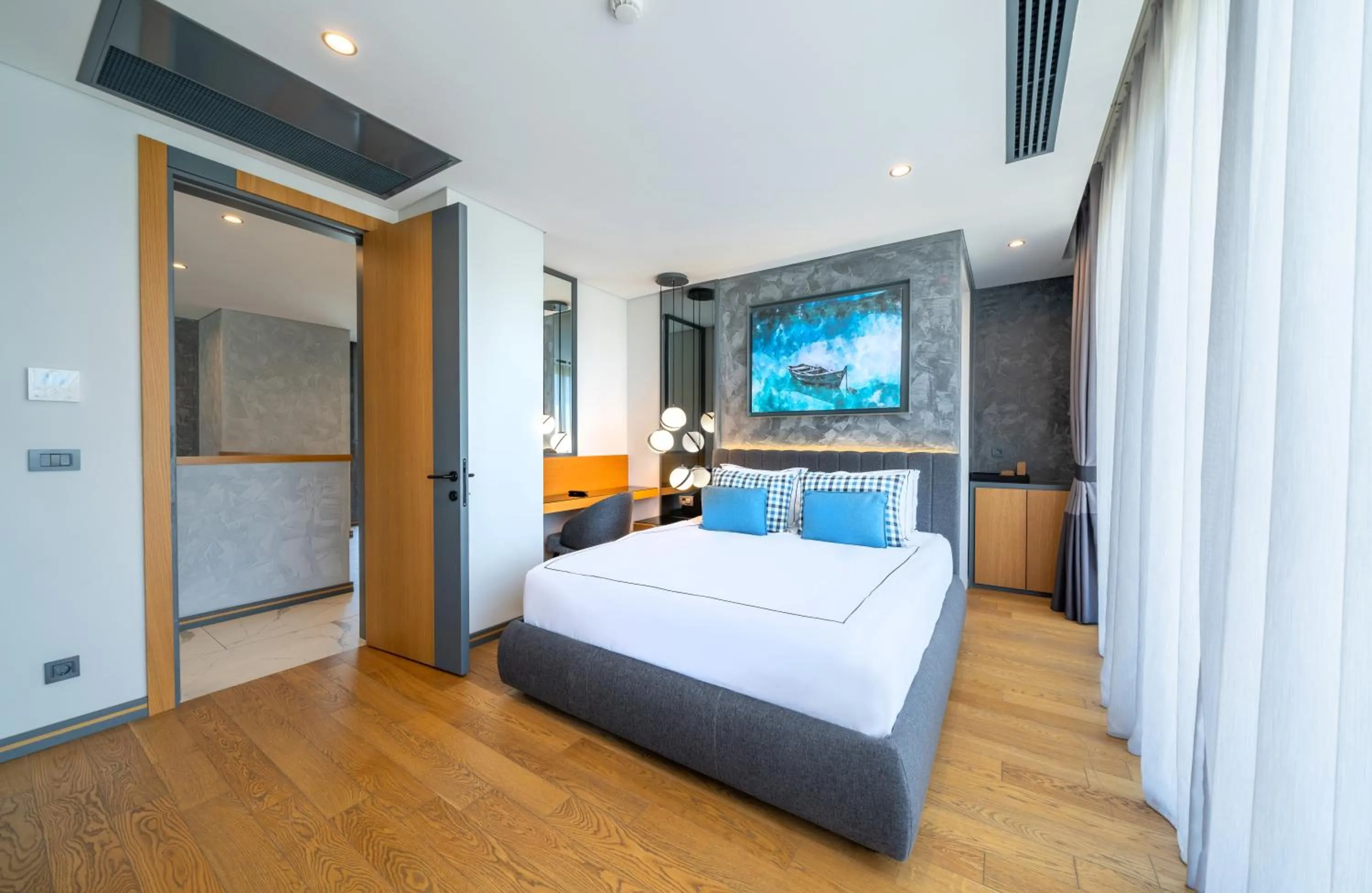 Bed in The Norm Collection Door'a Bodrum