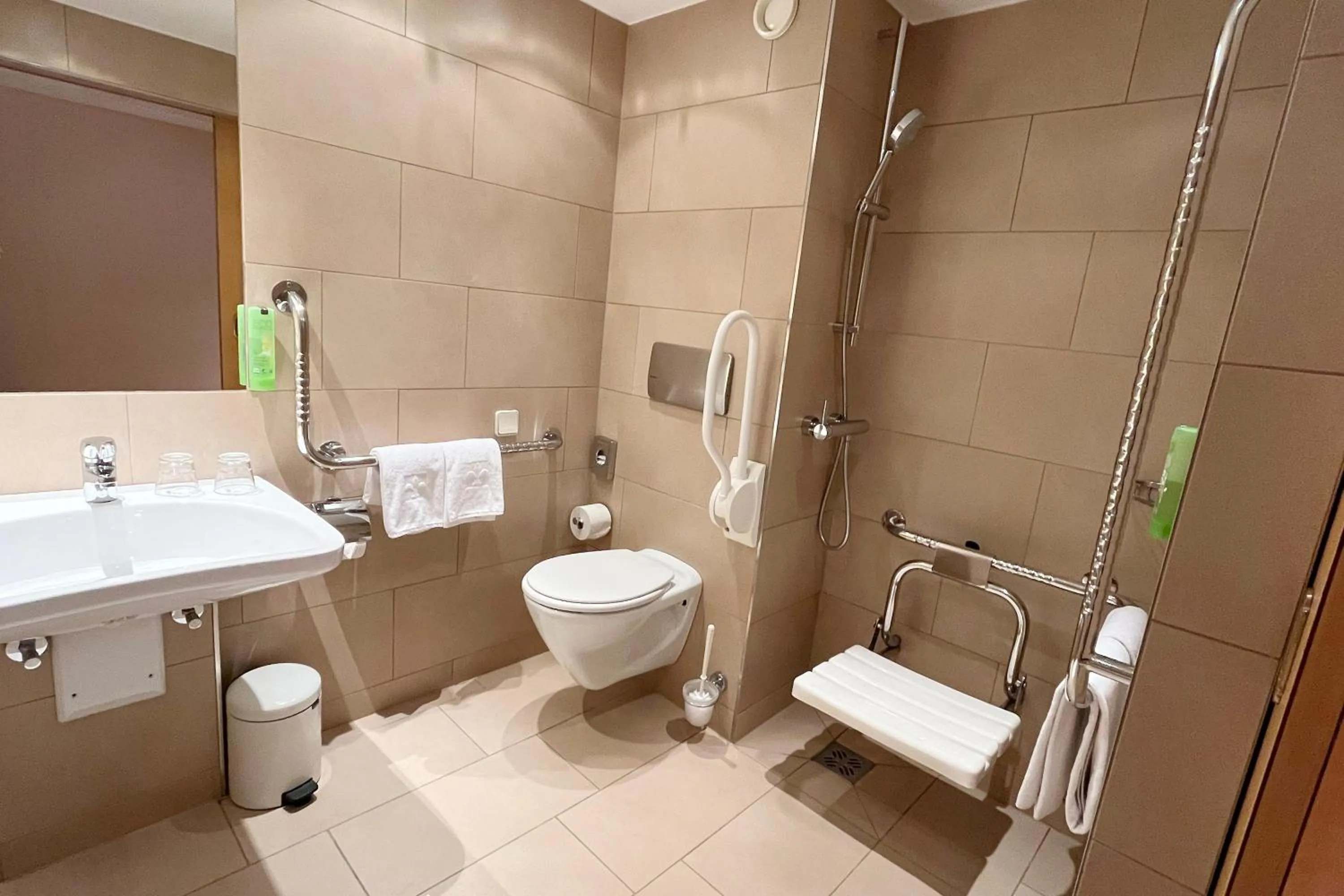 Shower in Austria Trend Hotel Ananas Wien