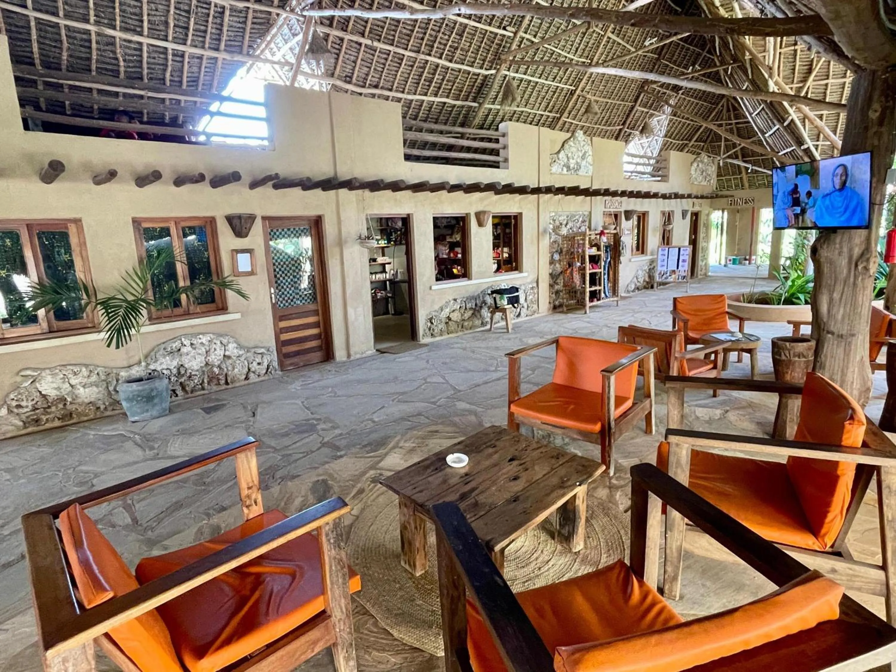 Restaurant/places to eat in Lapili Residence