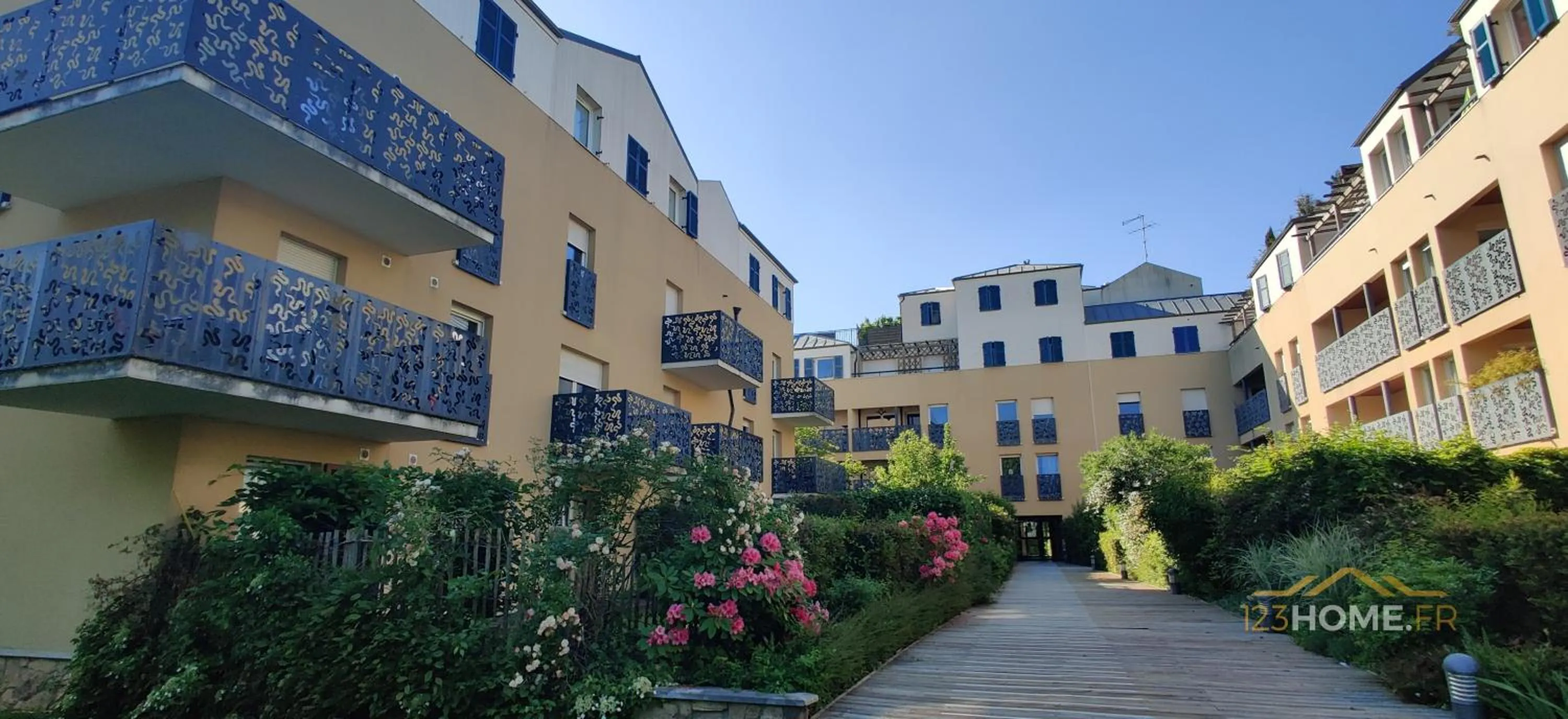 Property building in 123home - Suite & spa XL