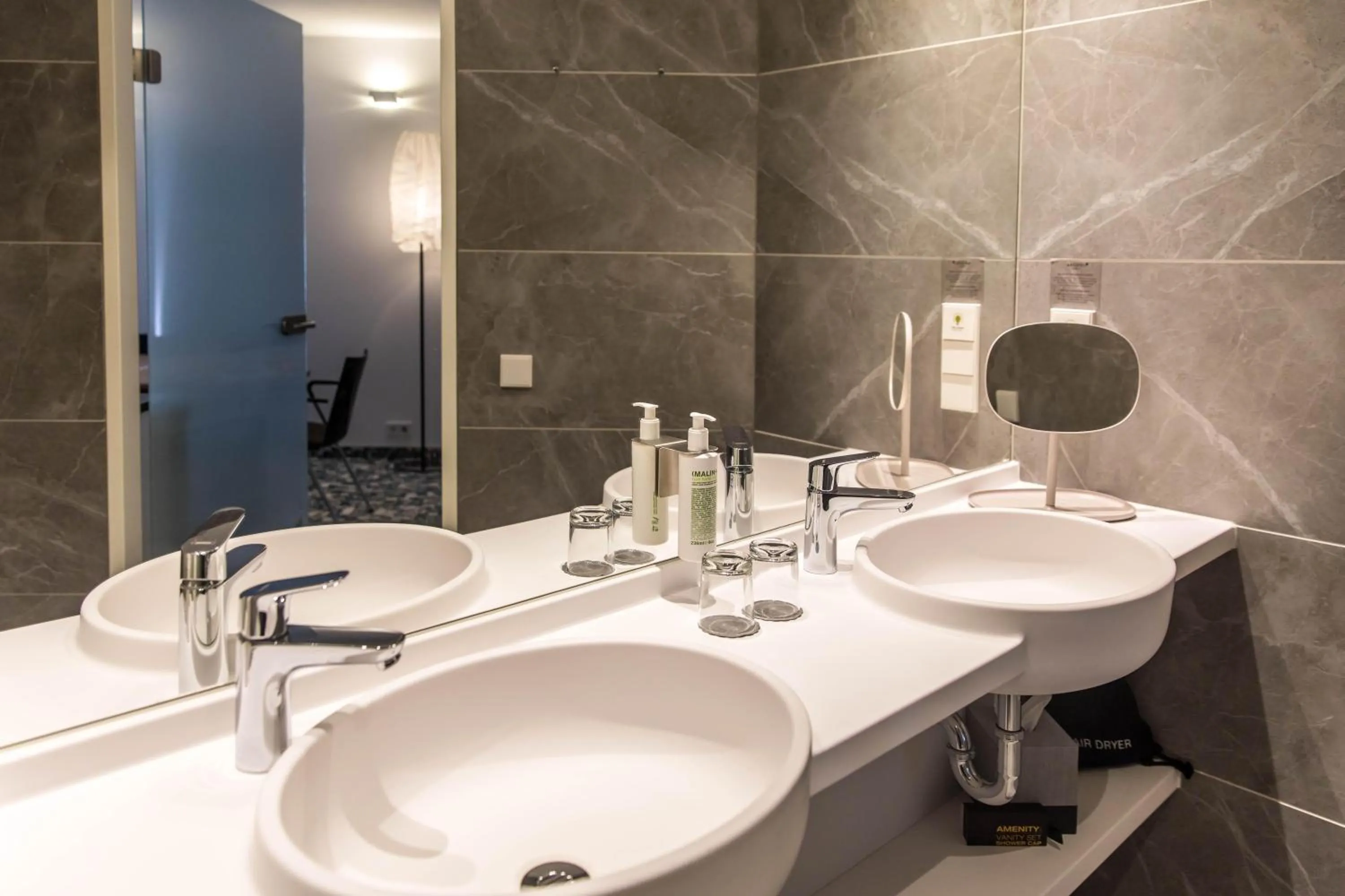 Shower in ARCOTEL Donauzentrum Wien