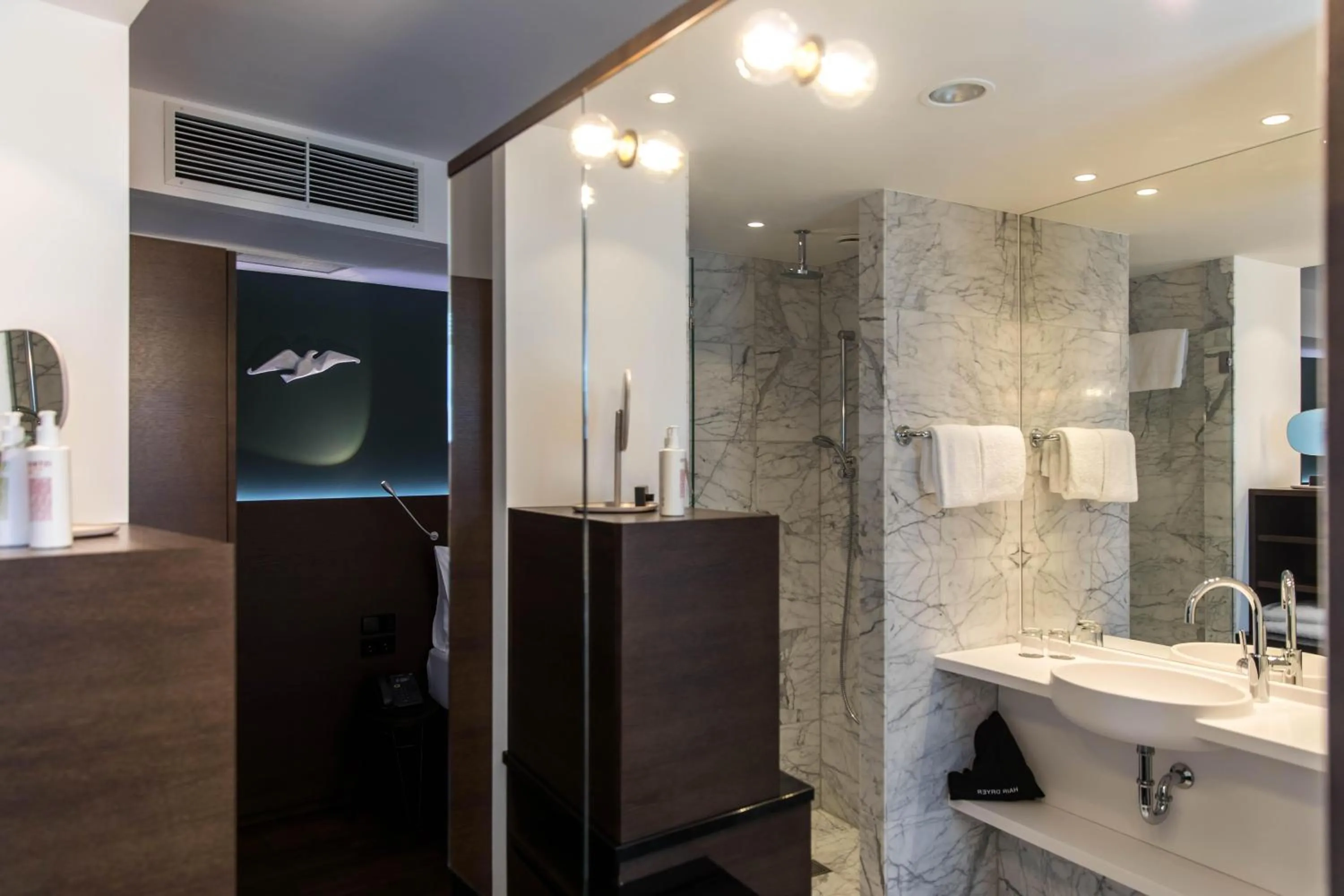 Shower in ARCOTEL Donauzentrum Wien