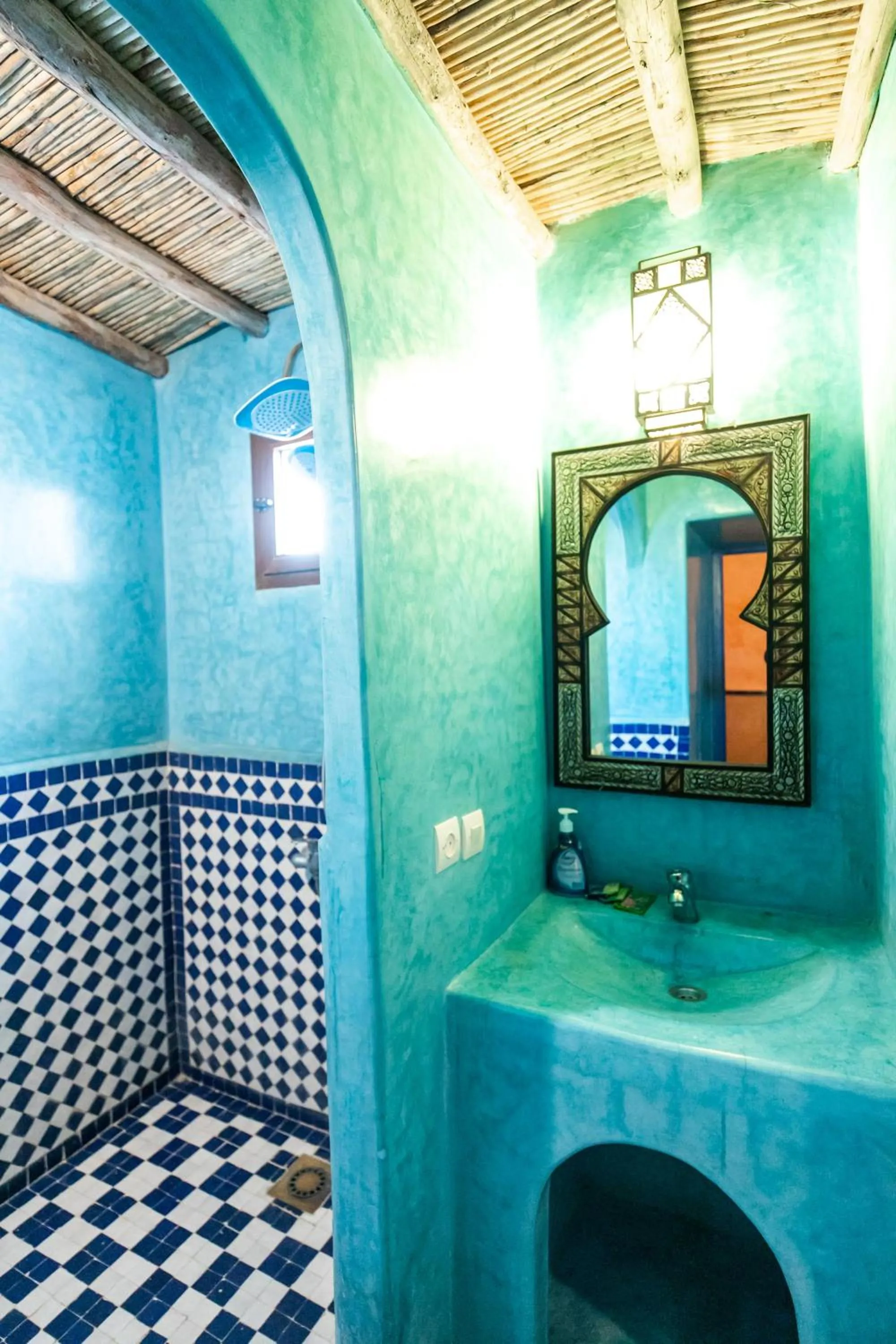 Shower in Ksar Bicha