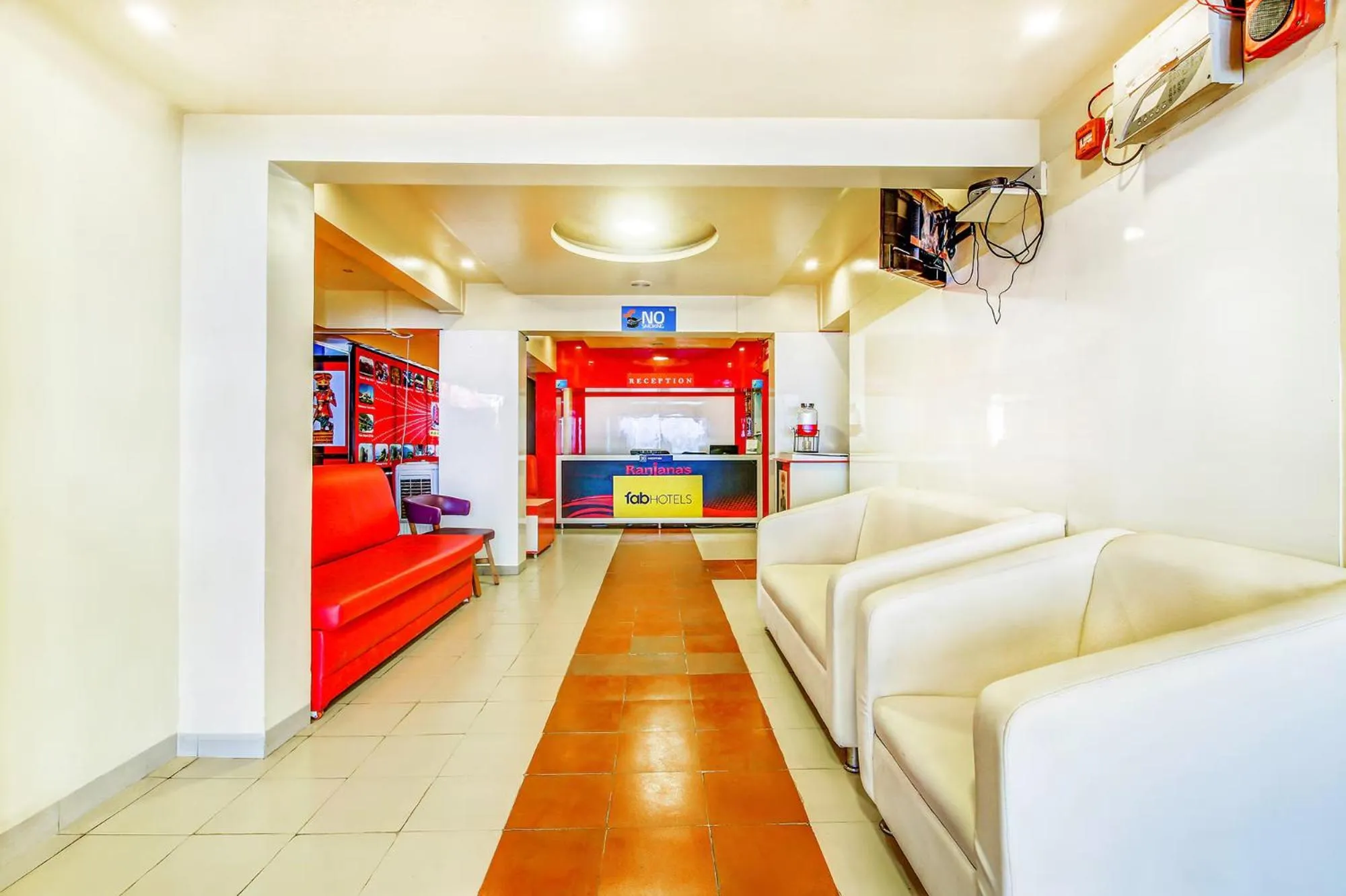 Lobby or reception in FabHotel Ranjanas - Nr humkar Chowk