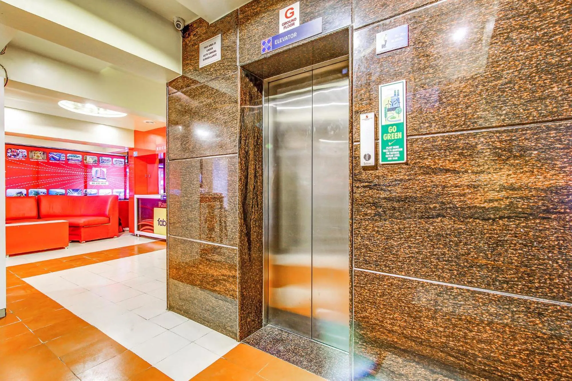 Lobby or reception in FabHotel Ranjanas - Nr humkar Chowk