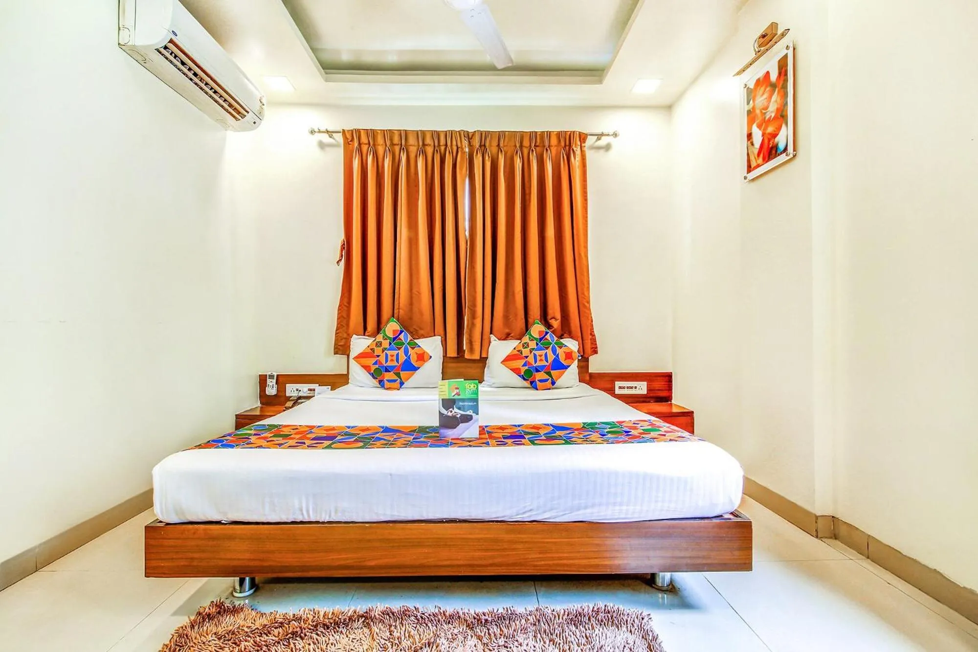 Bed in FabHotel Ranjanas - Nr humkar Chowk