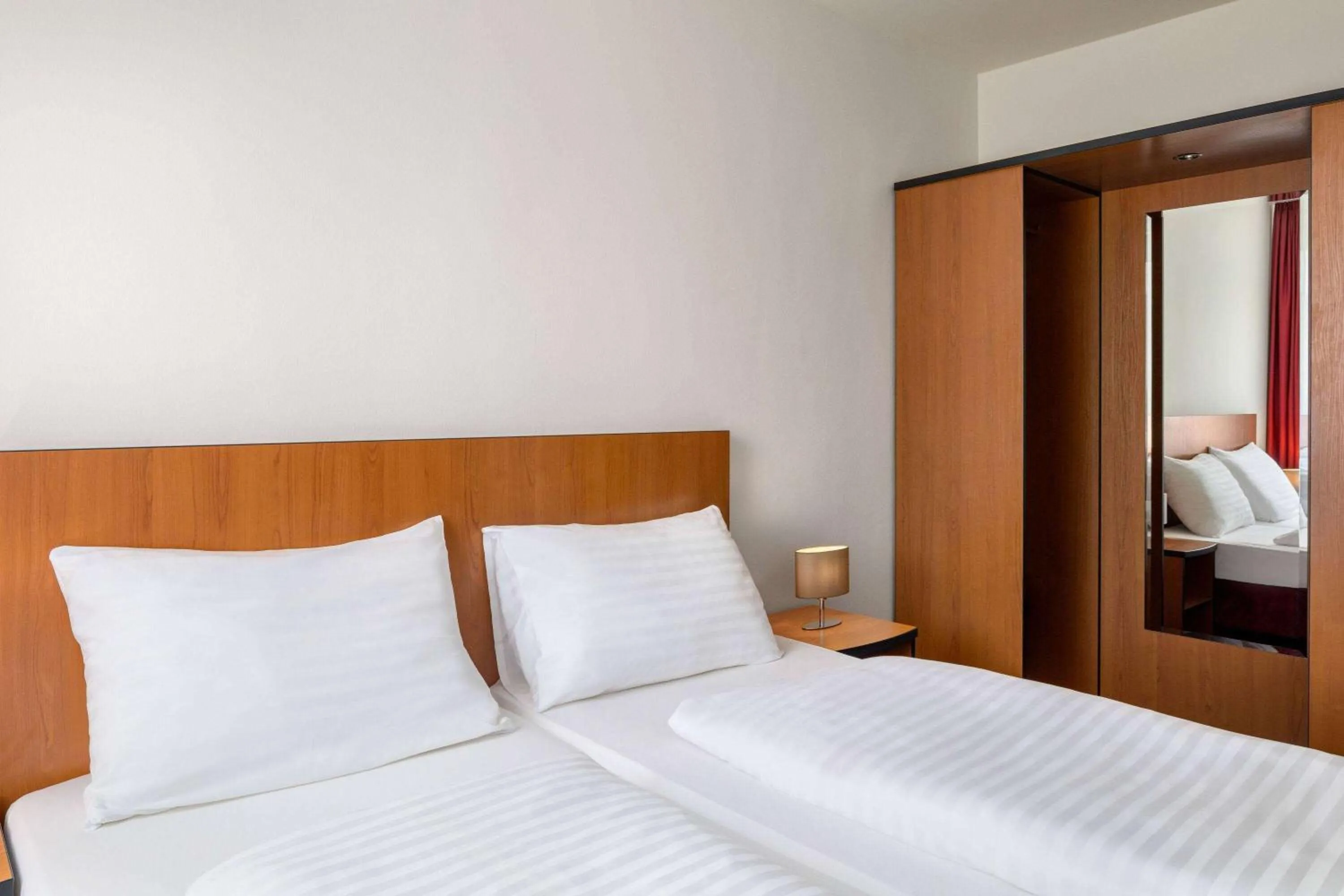 Photo of the whole room, Bed in Amedia Express Sattledt, Trademark Collection by Wyndham