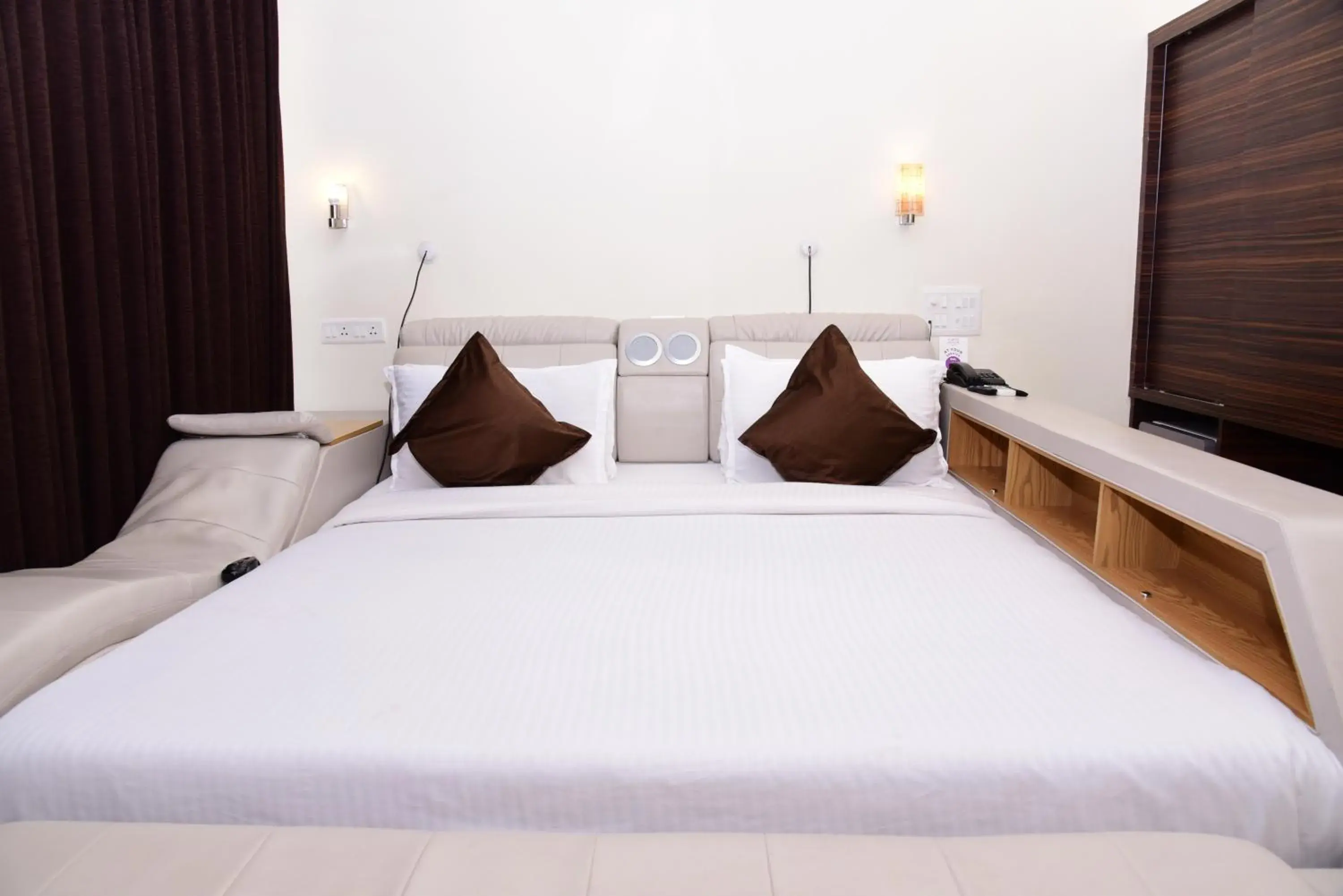 Suite in Shanti Solitaire, Arpora Suite in Shanti Solitaire, Arpora