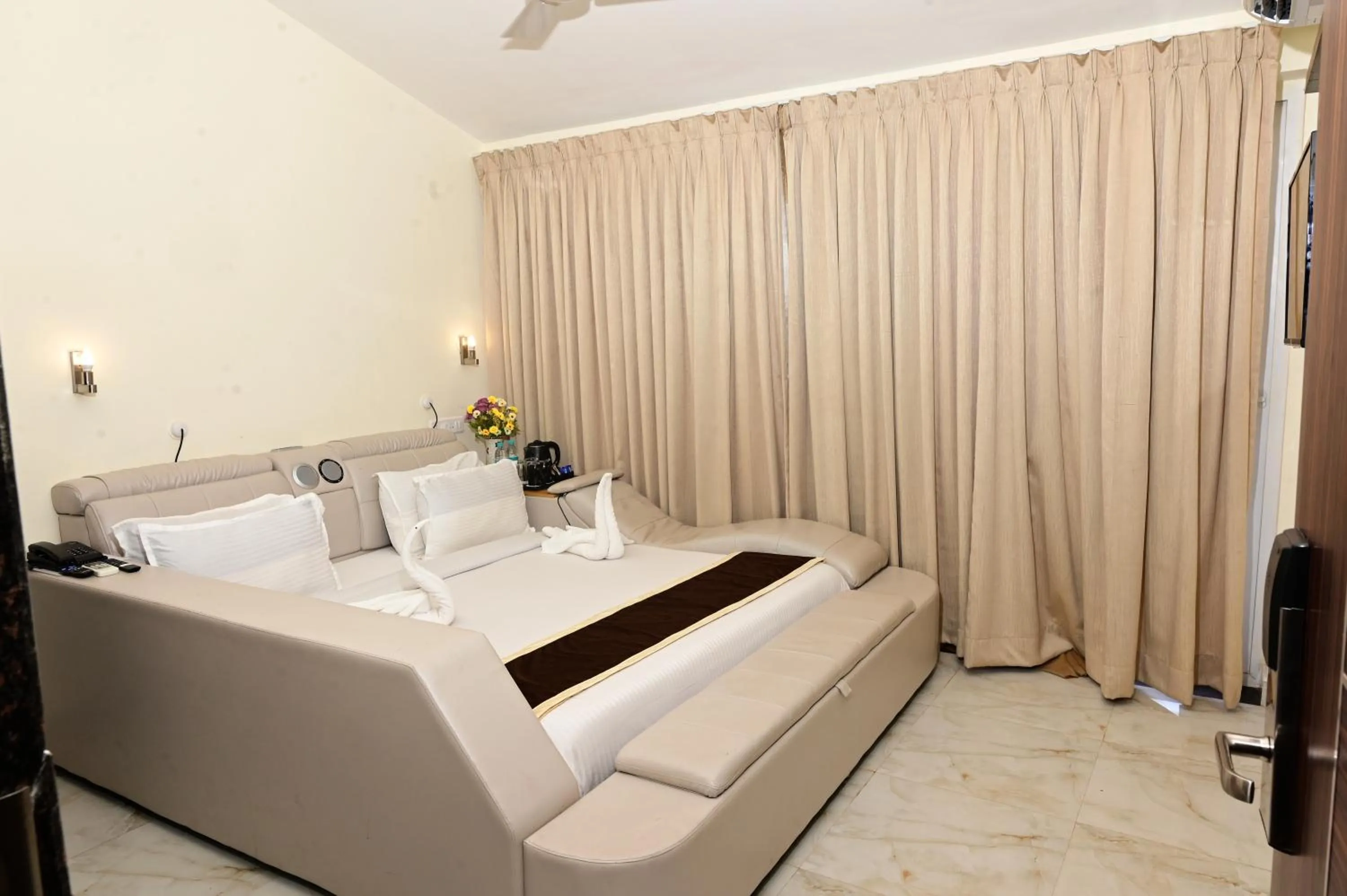 Bed in Shanti Solitaire, Arpora